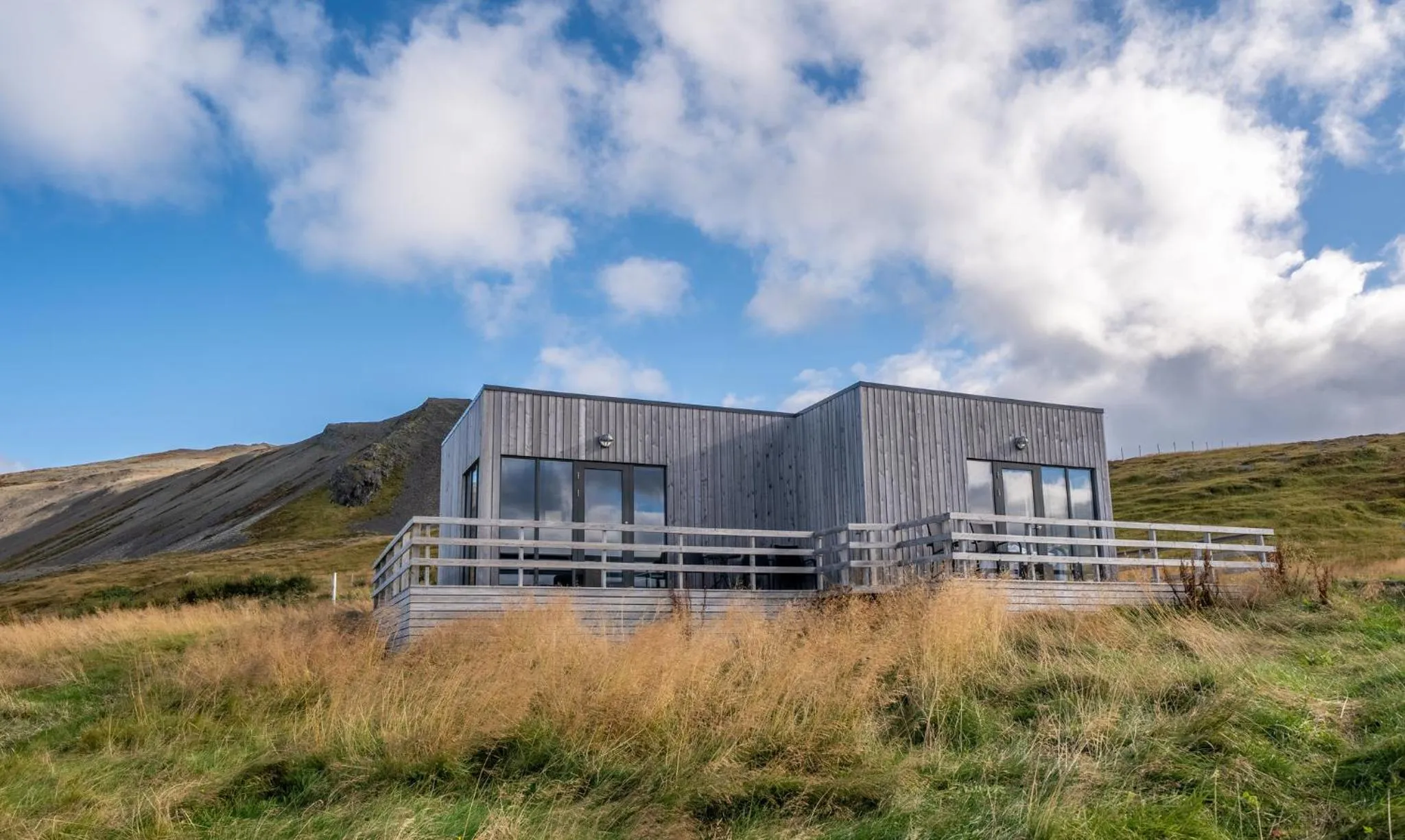 Property building in Dis Cottages