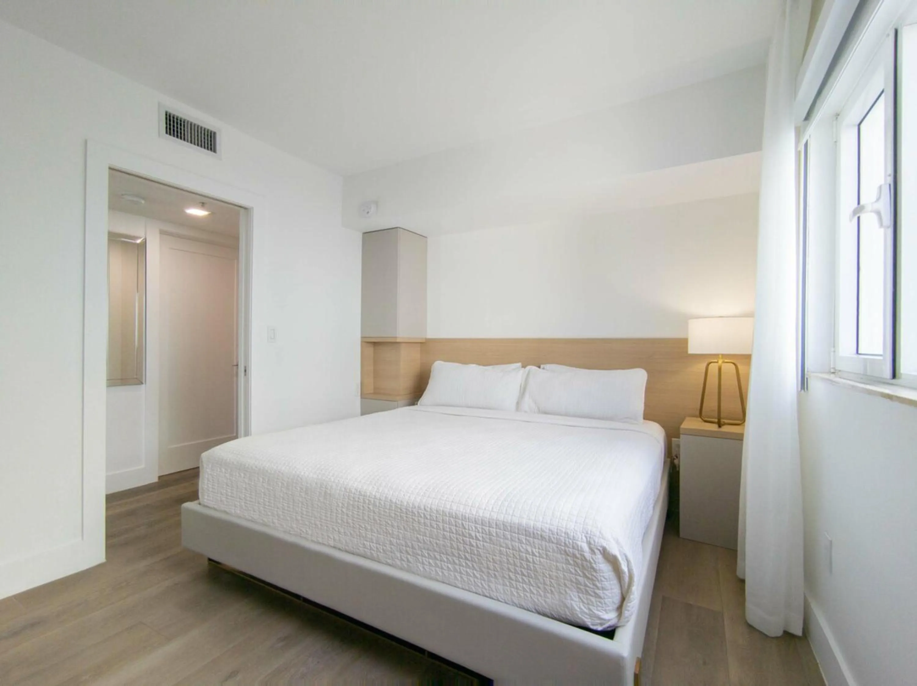 Bedroom, Bed in Bentley Hotel South Beach