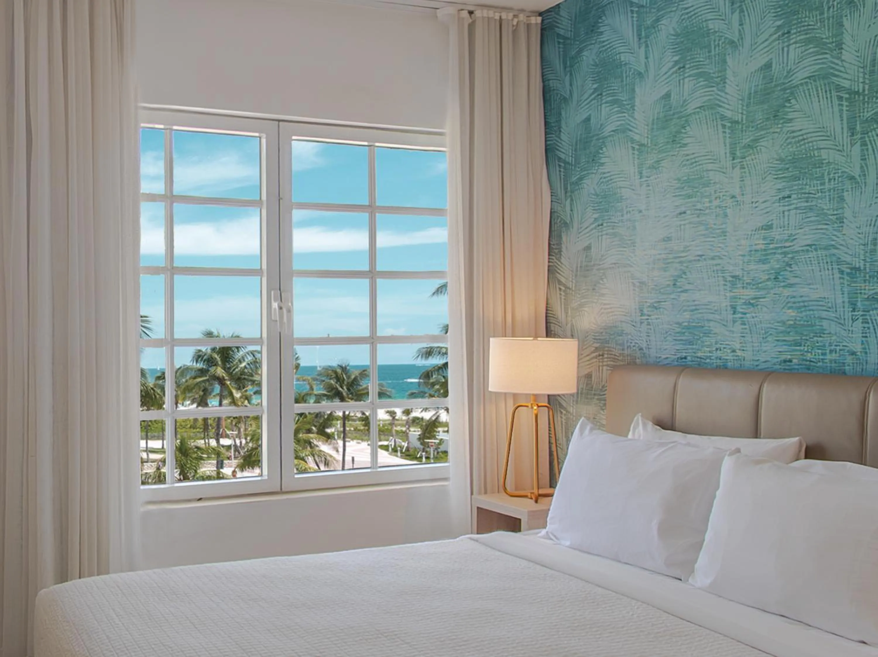 Sea view, Bed in Bentley Hotel South Beach