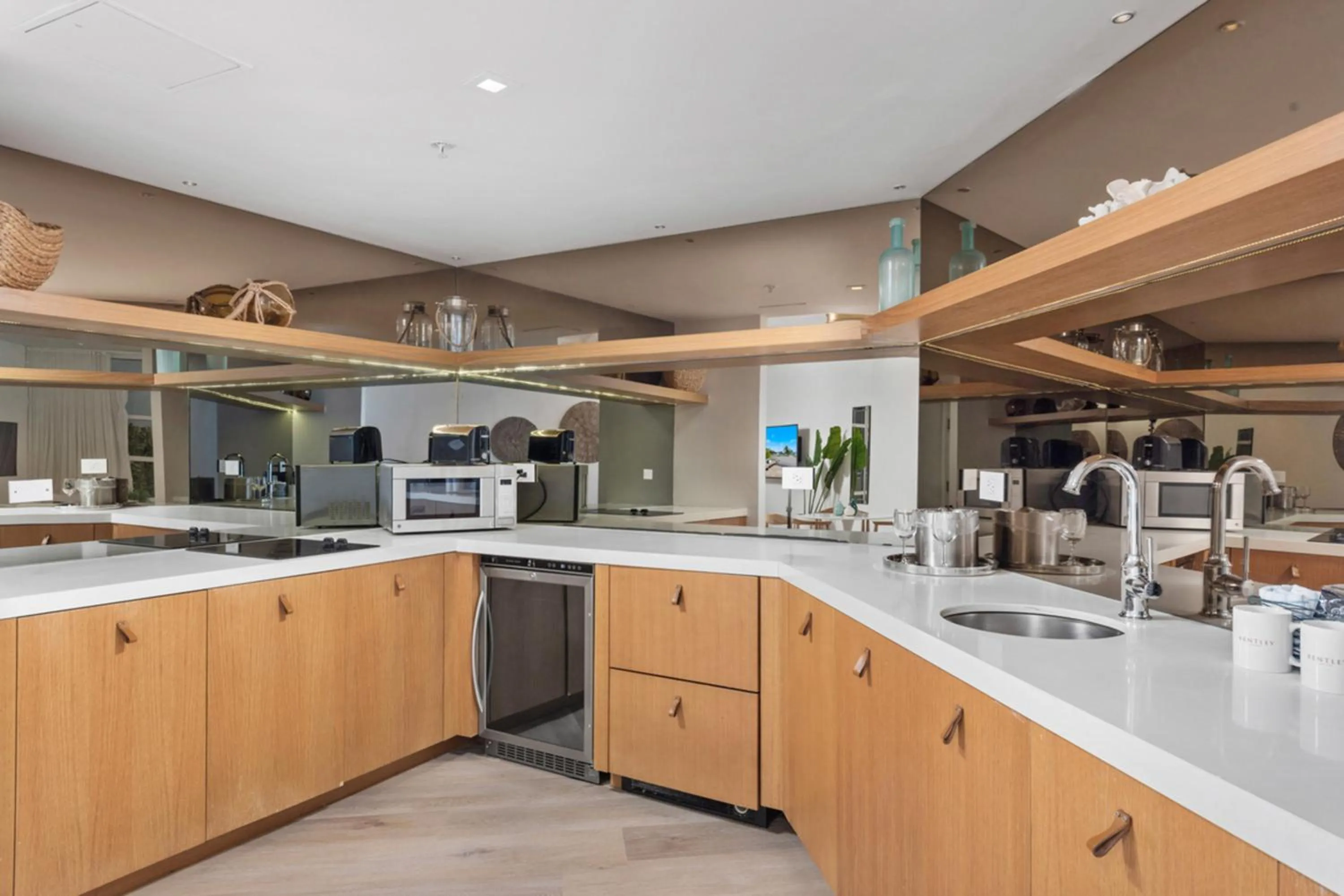 Kitchen or kitchenette in Bentley Hotel South Beach