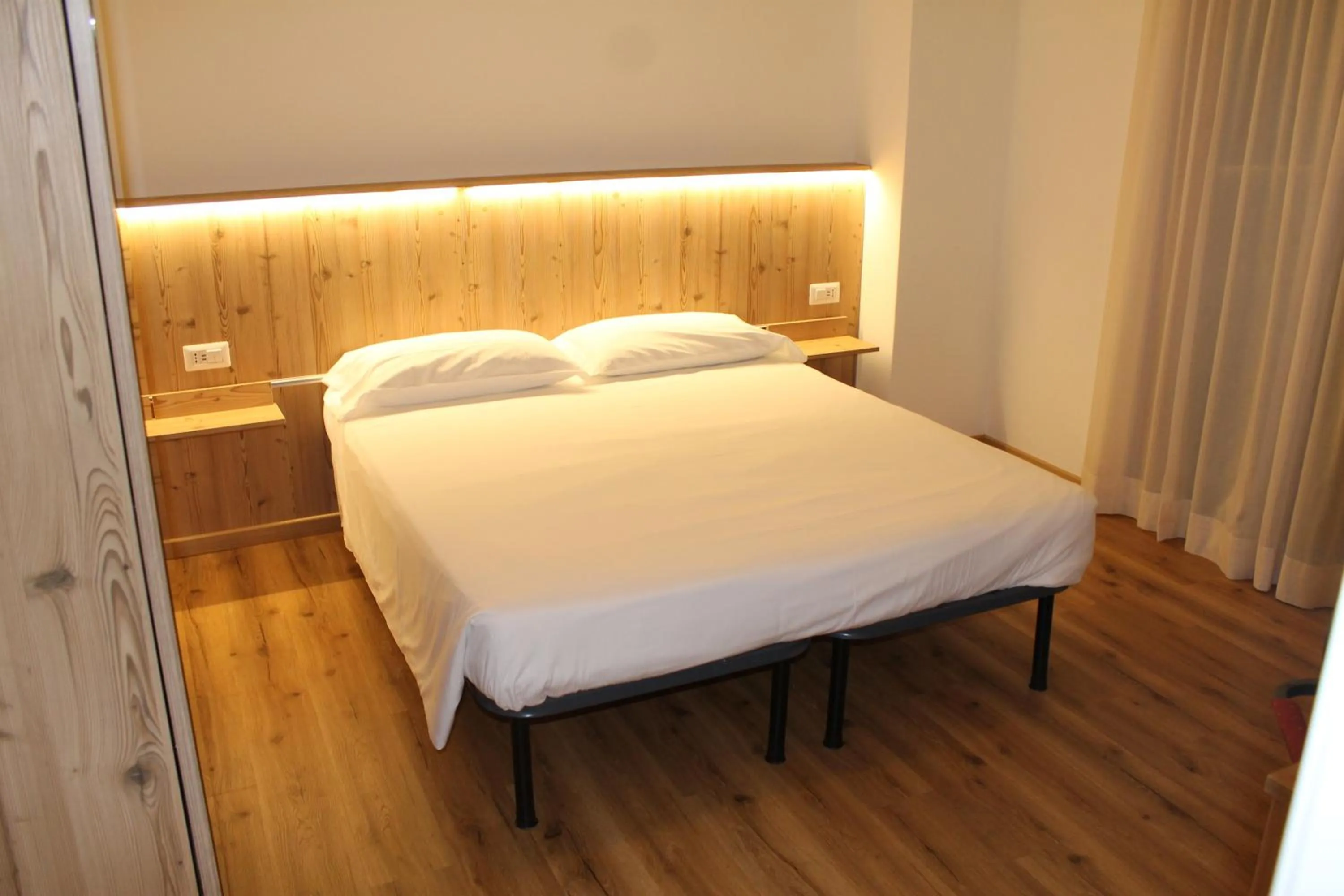 Bedroom, Bed in Hotel Miramonti