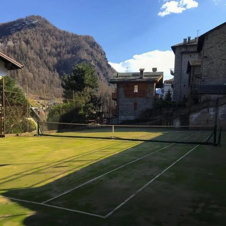 Tennis court in Hotel Miramonti