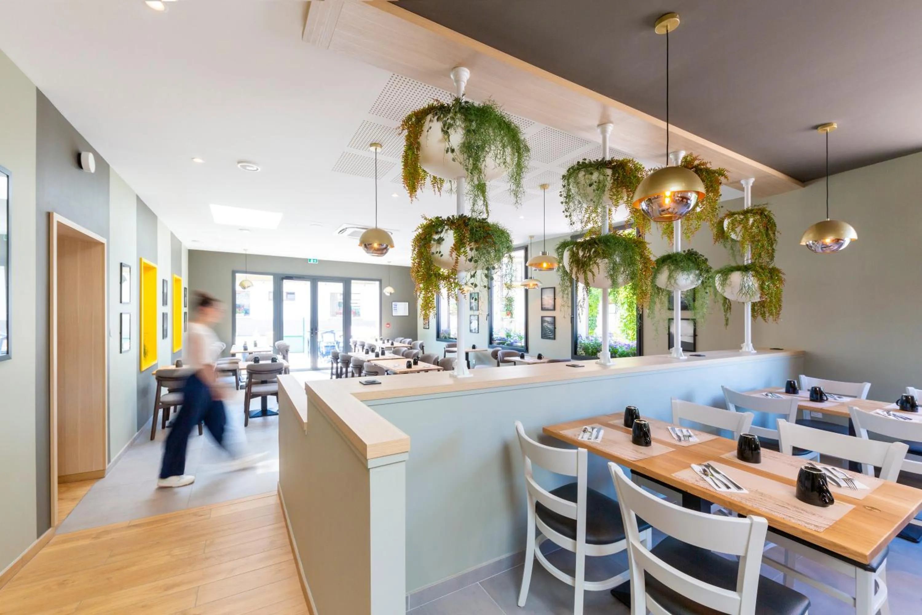 Breakfast in Hôtel L'Escale - Piscine & SPA