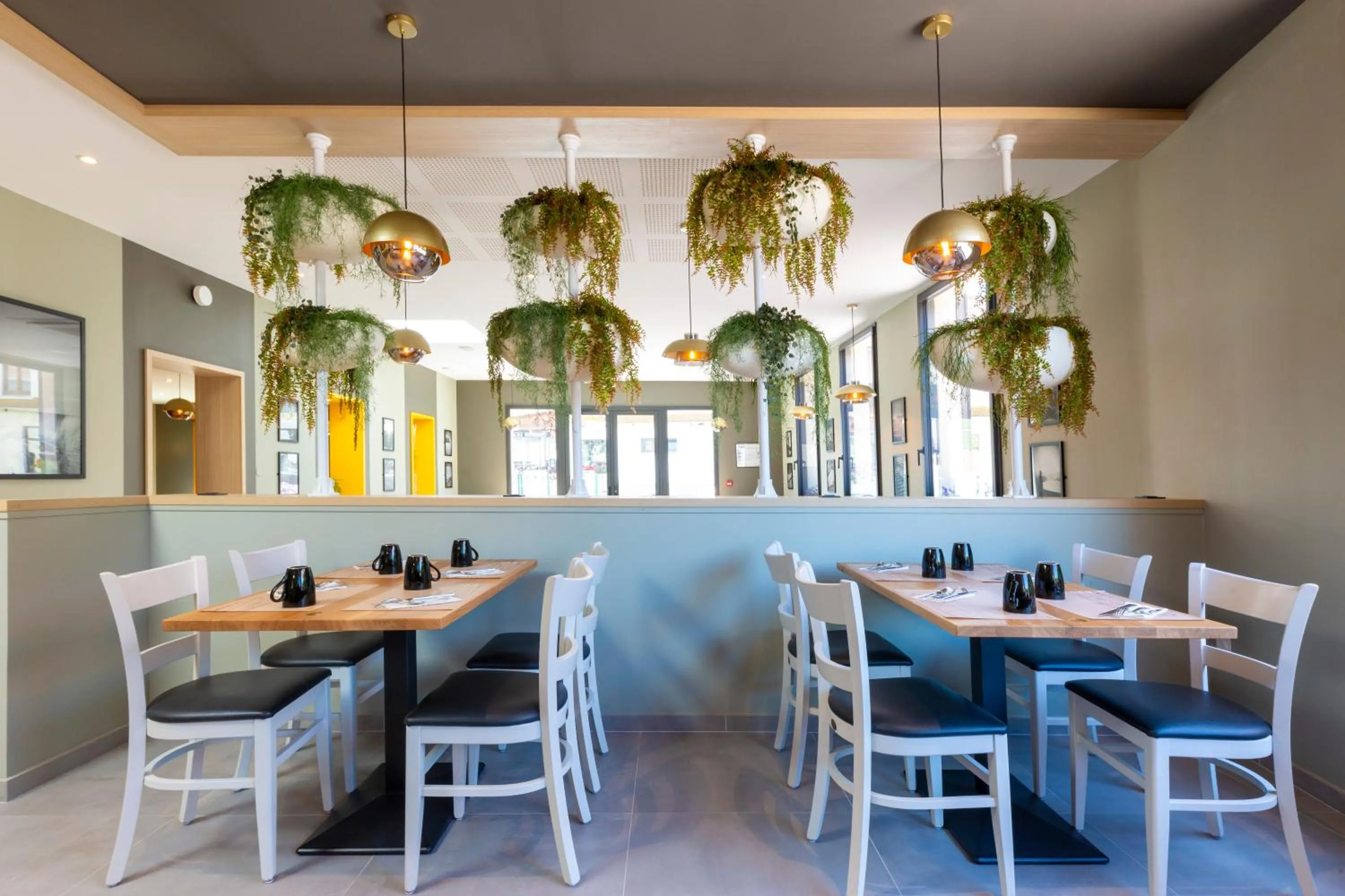 Breakfast in Hôtel L'Escale - Piscine & SPA