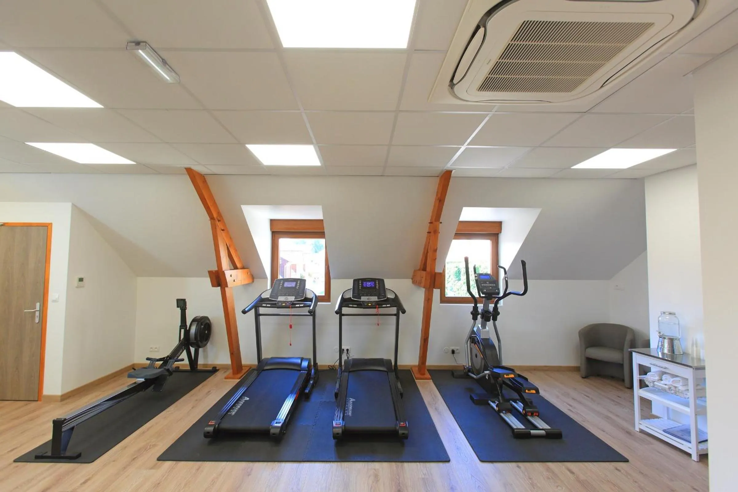 Fitness centre/facilities in Hôtel L'Escale - Piscine & SPA
