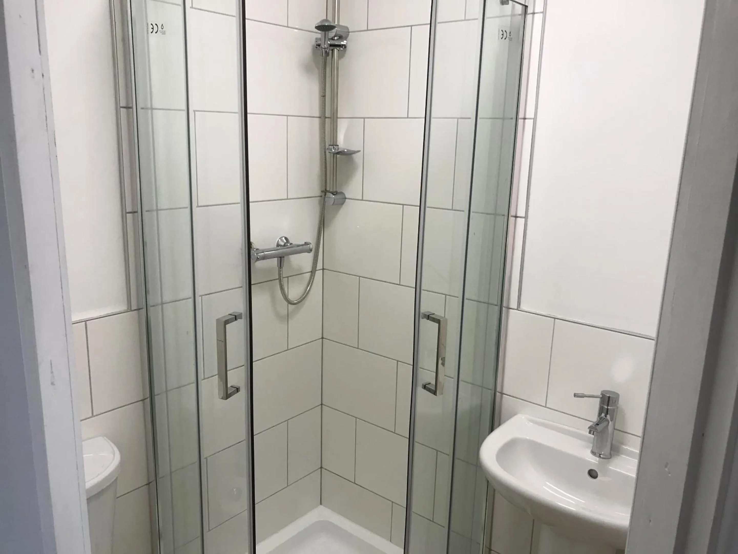 Bathroom in The Dalbury and Palmer Hotel with FREE PARKING
