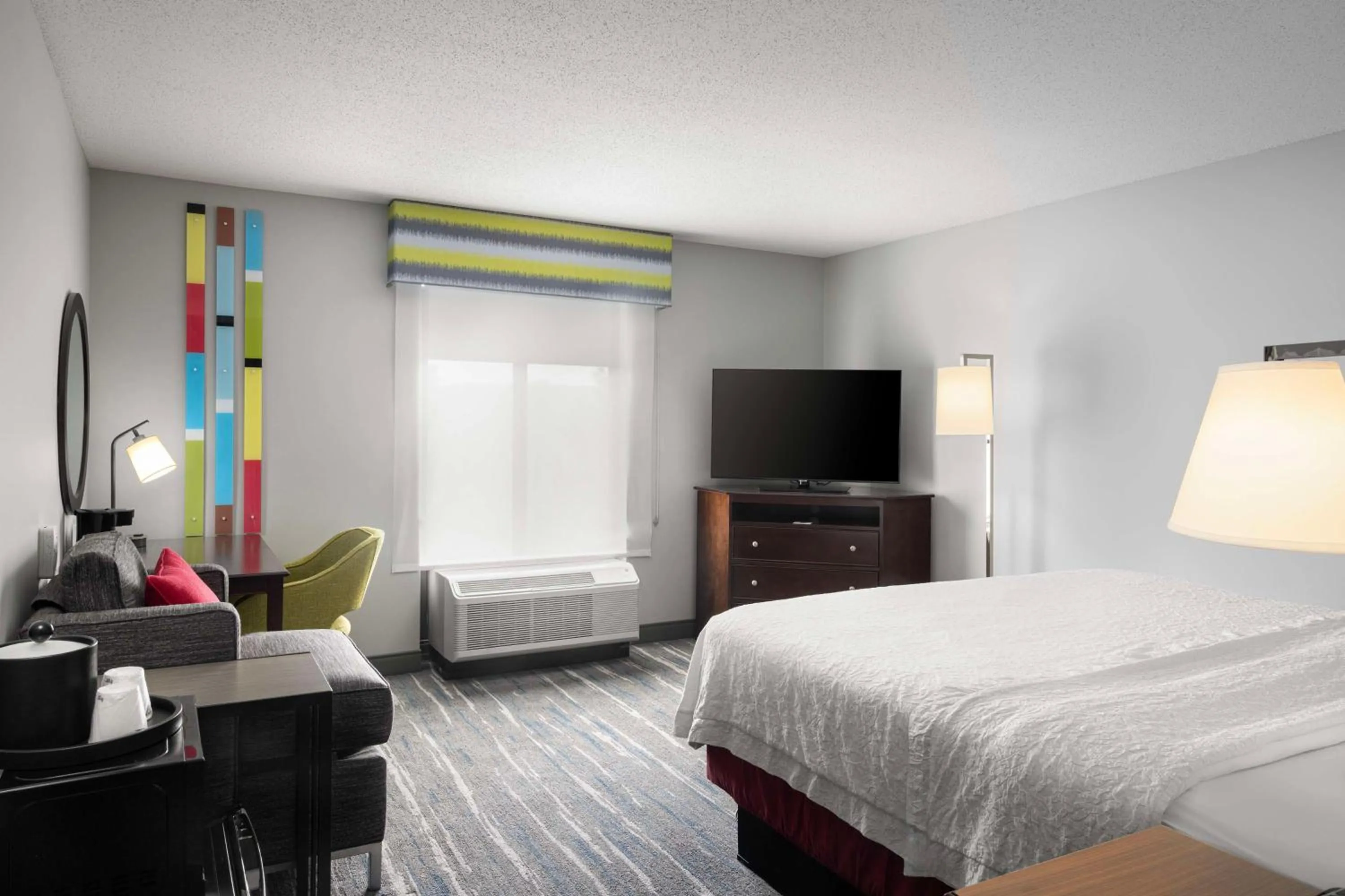 Bed in Hampton Inn & Suites Birmingham/280 East-Eagle Point