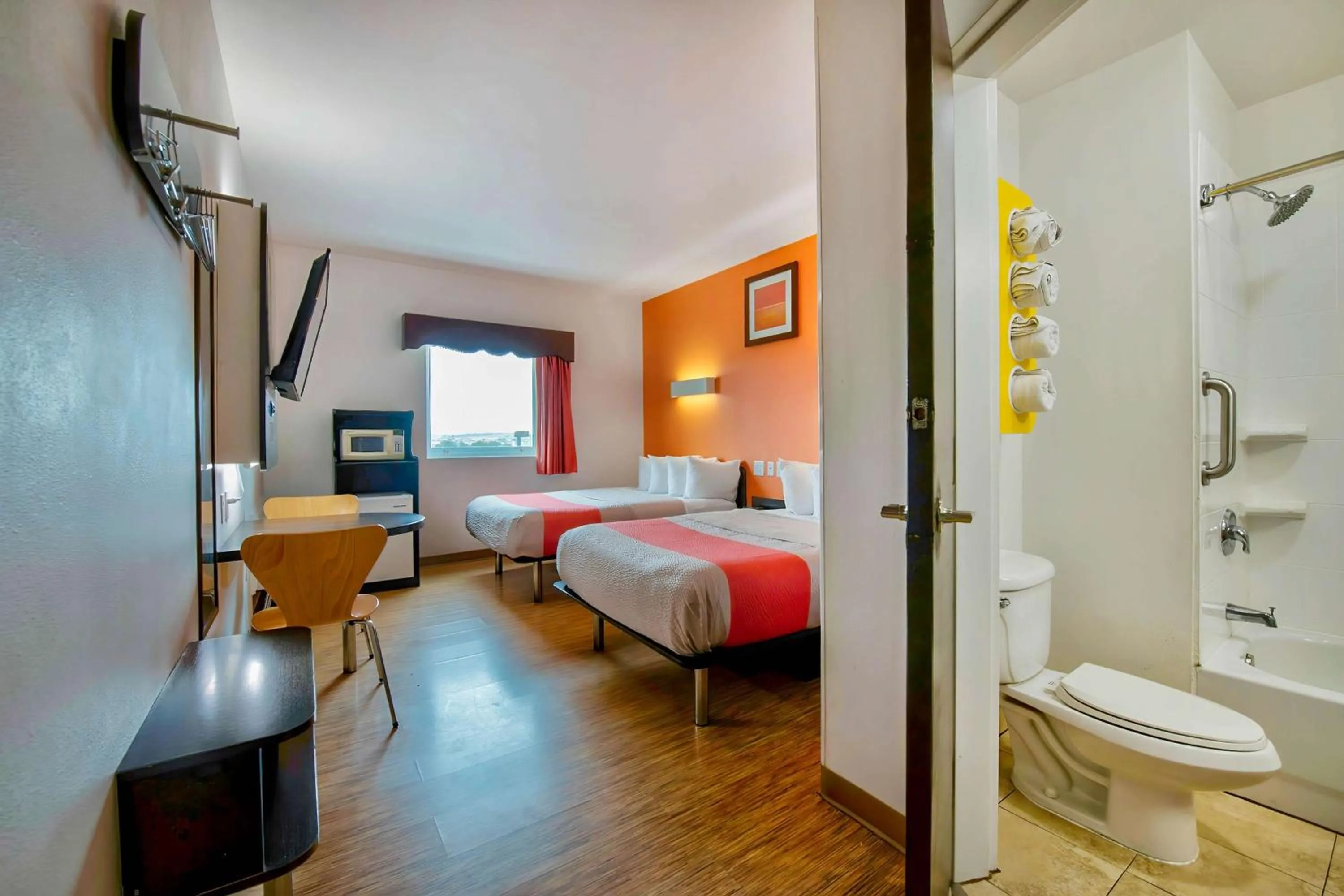 Bedroom, Bed in Motel 6-Eagle Pass, TX - Lakeside