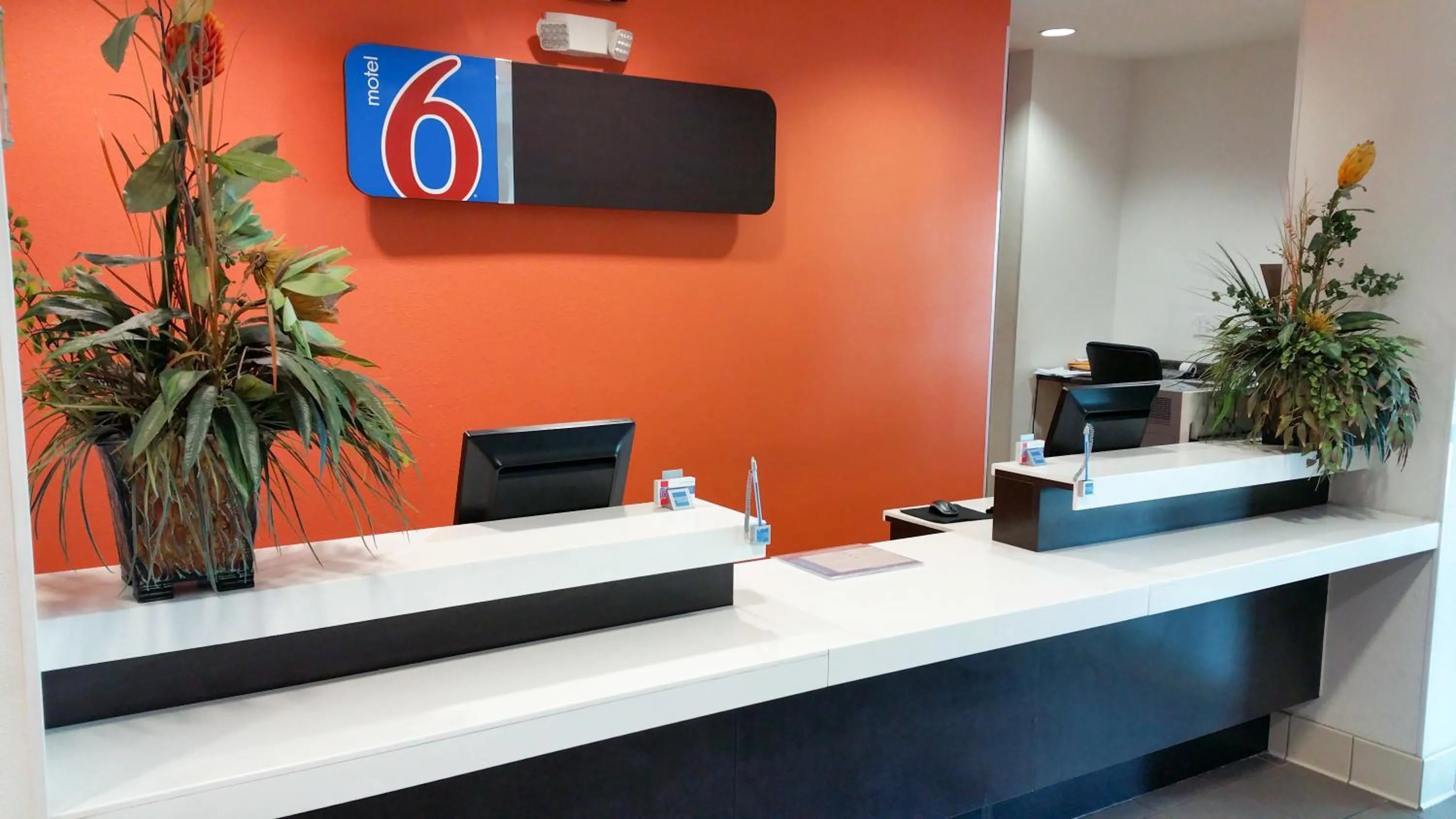Lobby or reception in Motel 6-Eagle Pass, TX - Lakeside