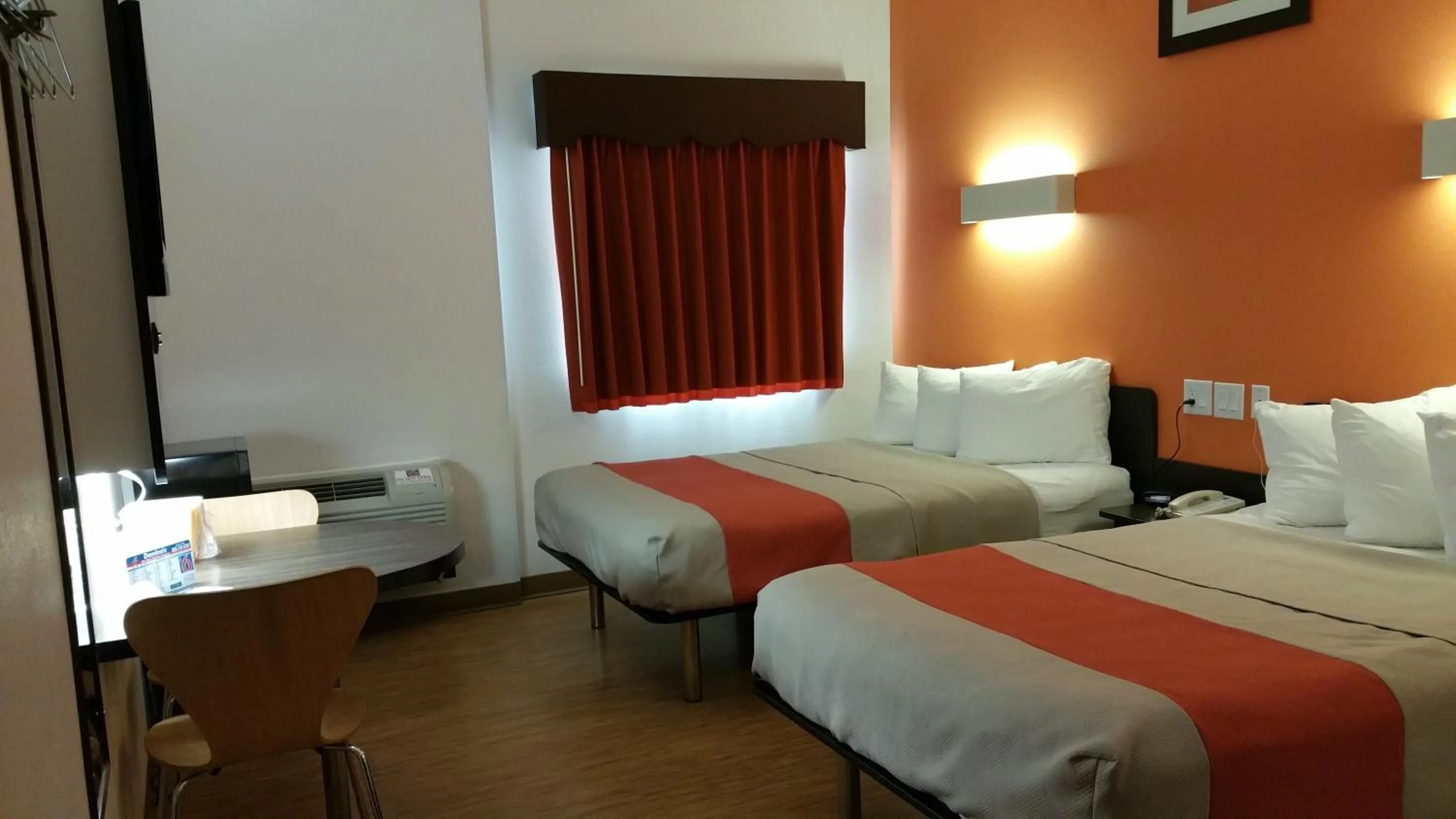 Photo of the whole room, Bed in Motel 6-Eagle Pass, TX - Lakeside