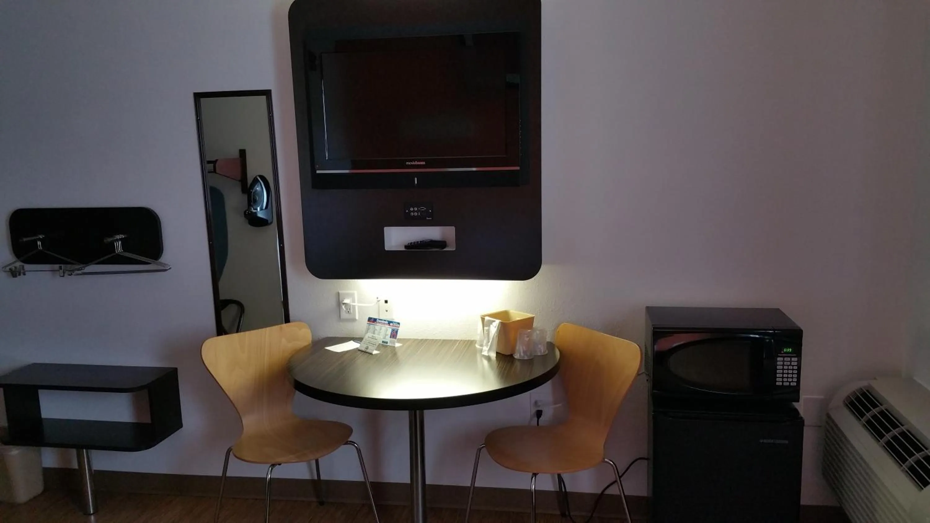 Seating area in Motel 6-Eagle Pass, TX - Lakeside