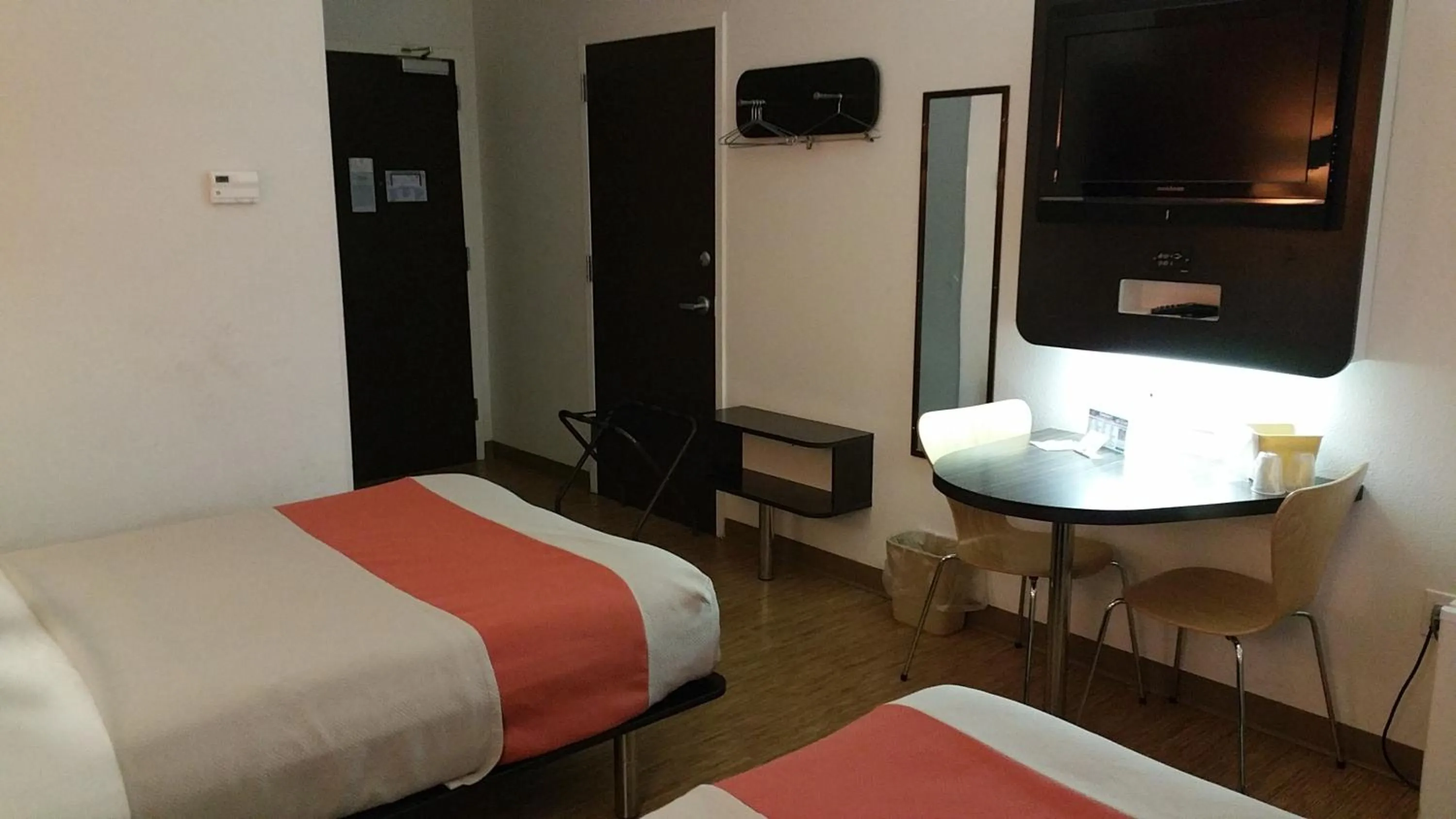 Other, Bed in Motel 6-Eagle Pass, TX - Lakeside