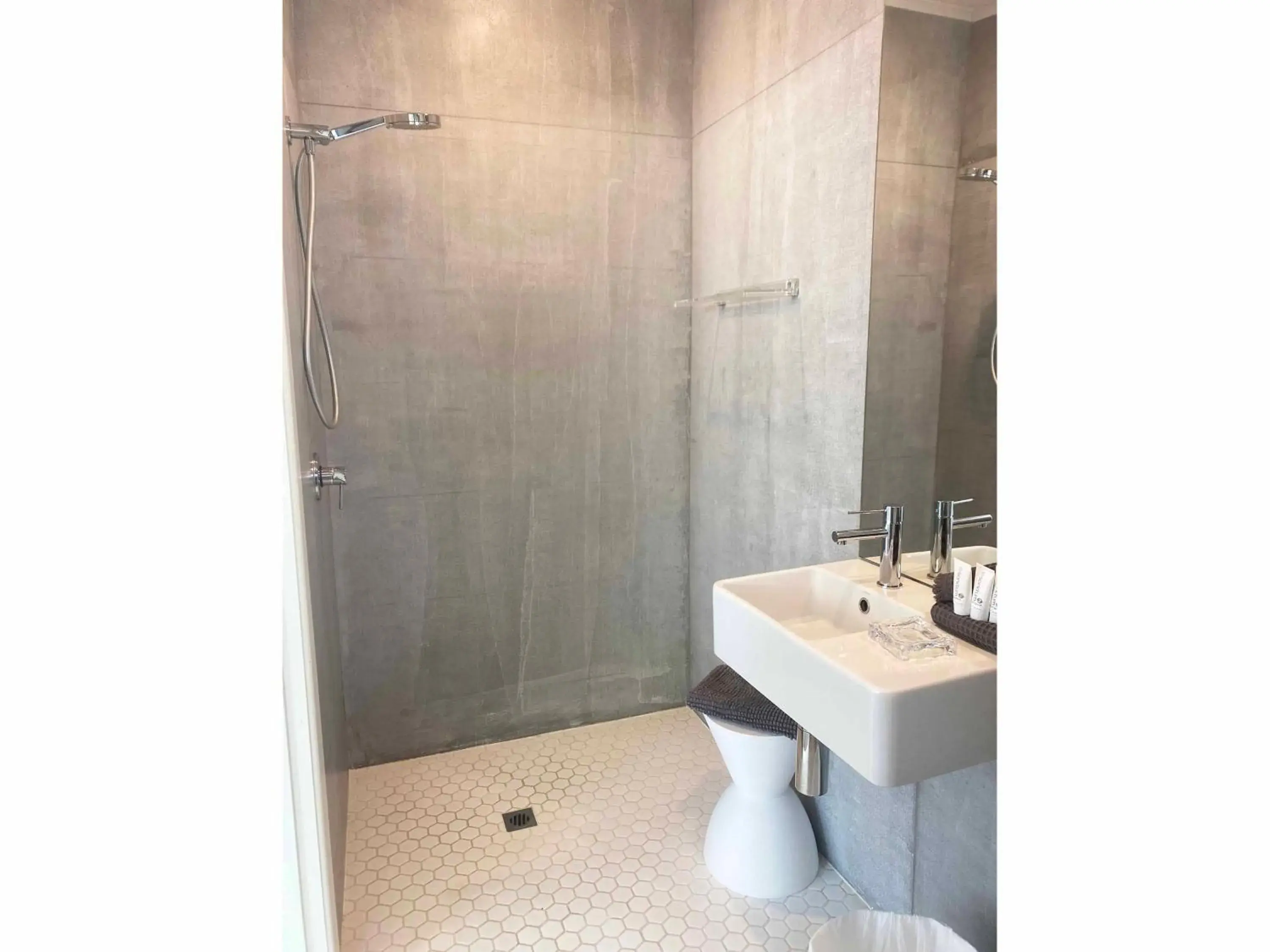 Queen Room with Private External Bathroom in Byron Springs Queen Room with Private External Bathroom in Byron Springs