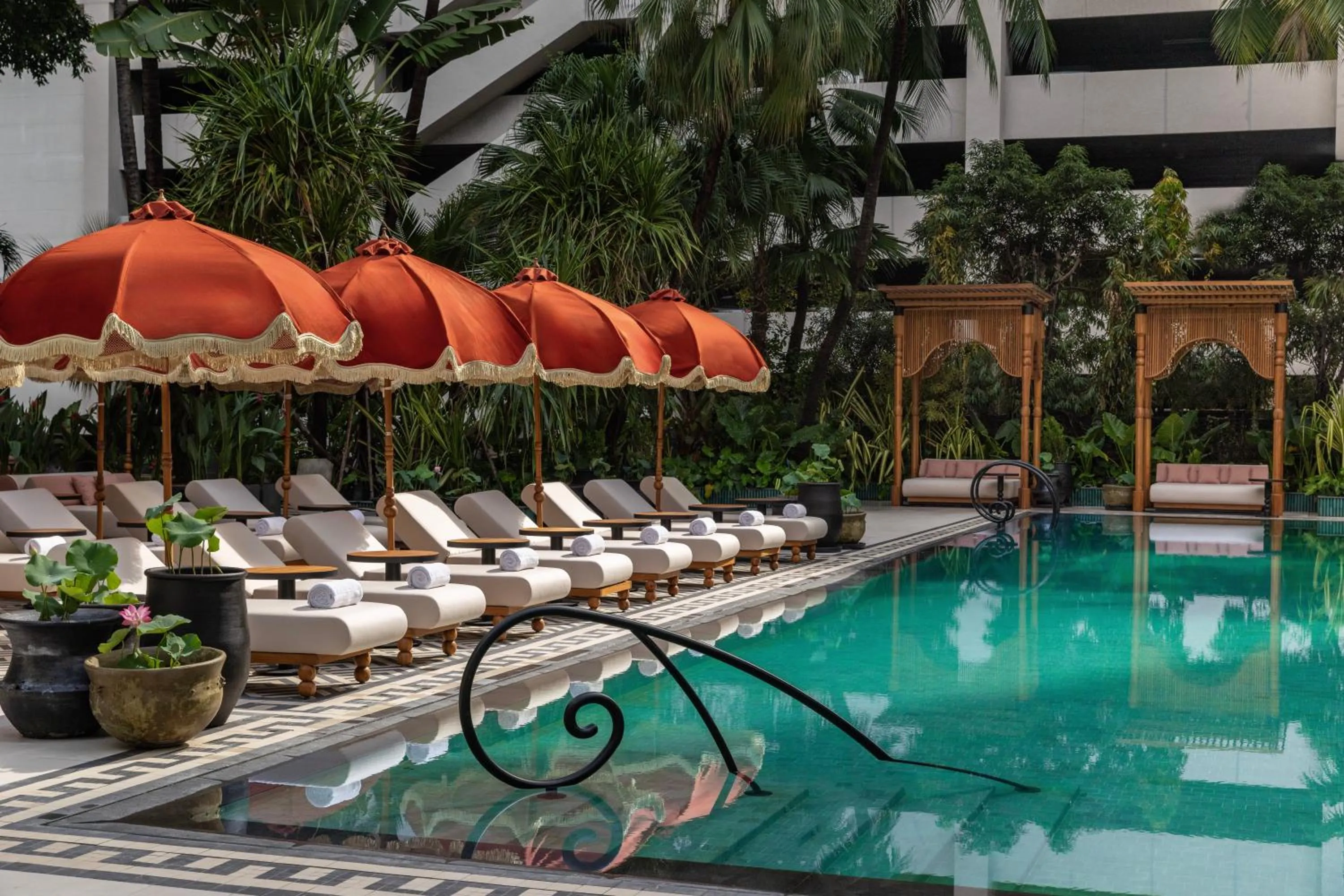 Swimming pool in Anantara Siam Bangkok Hotel