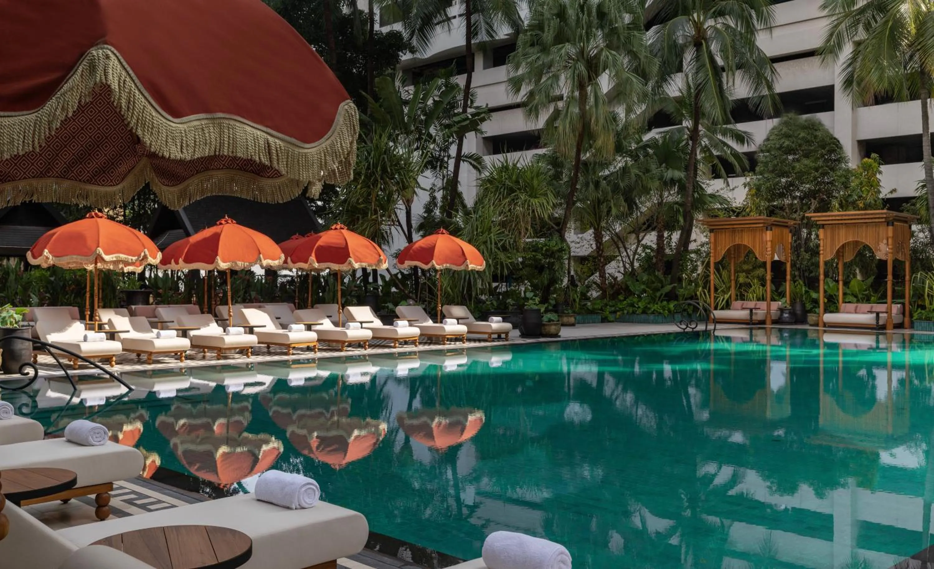 Swimming pool in Anantara Siam Bangkok Hotel