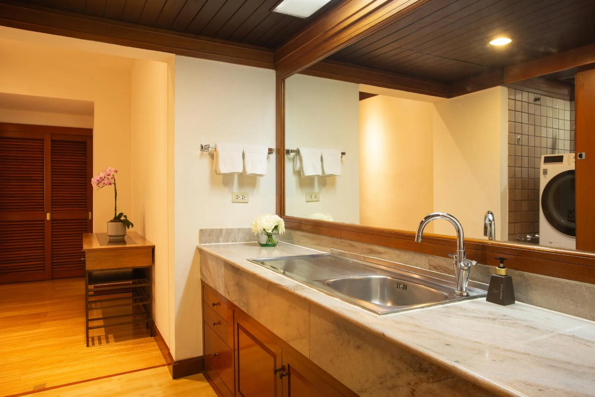 Kitchen or kitchenette in Anantara Siam Bangkok Hotel