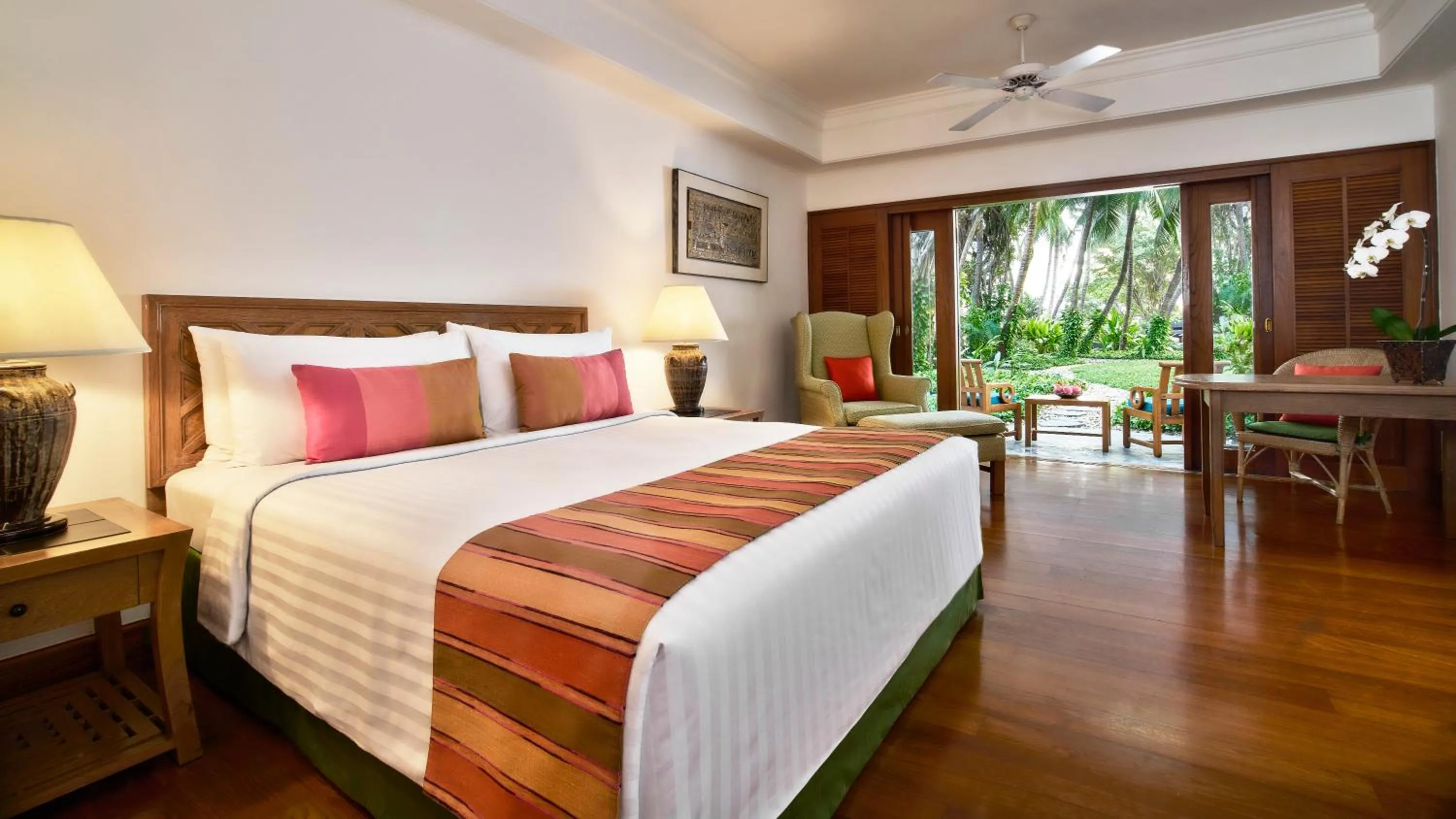 Patio, Bed in Anantara Siam Bangkok Hotel