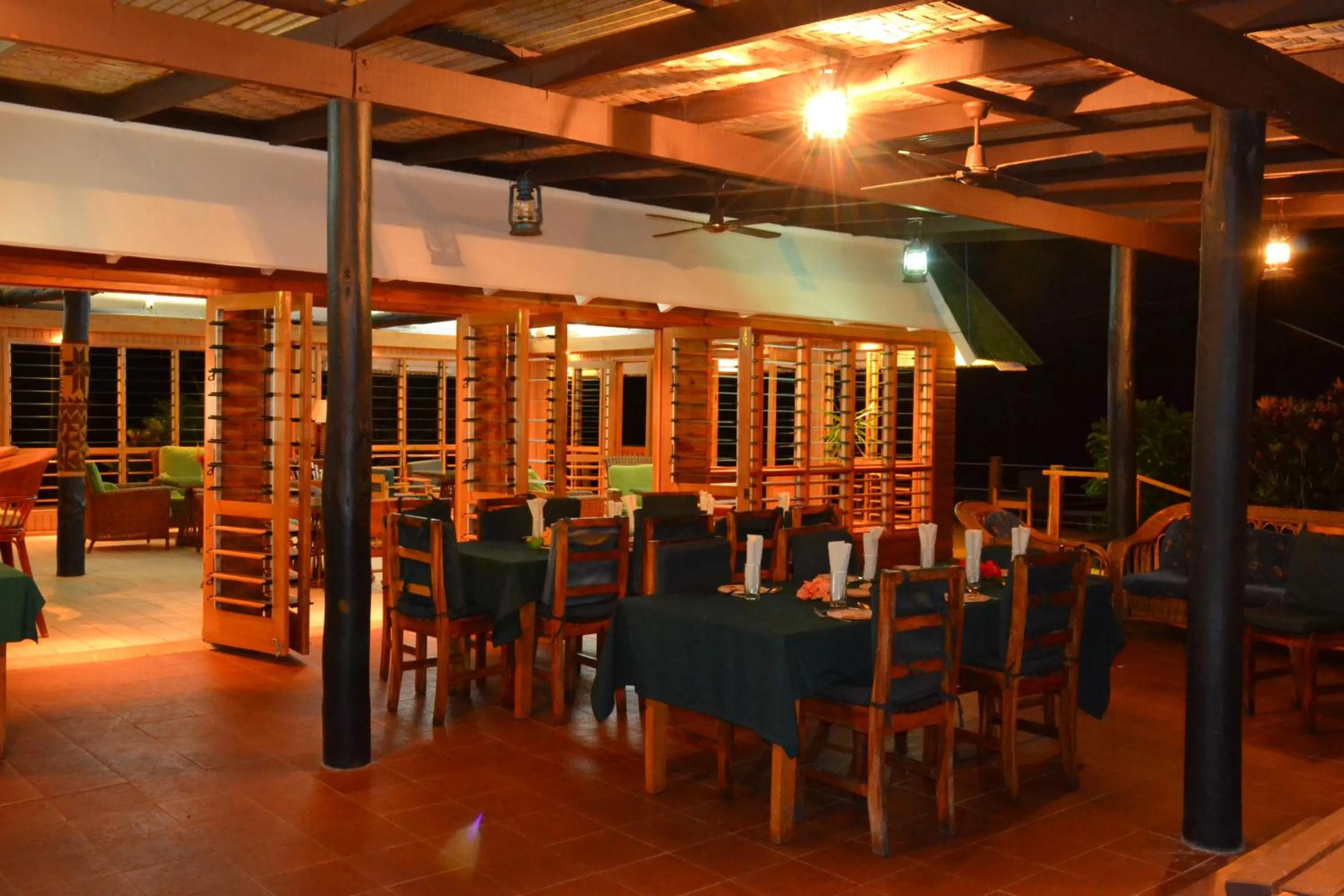Restaurant/places to eat in Daku Resort