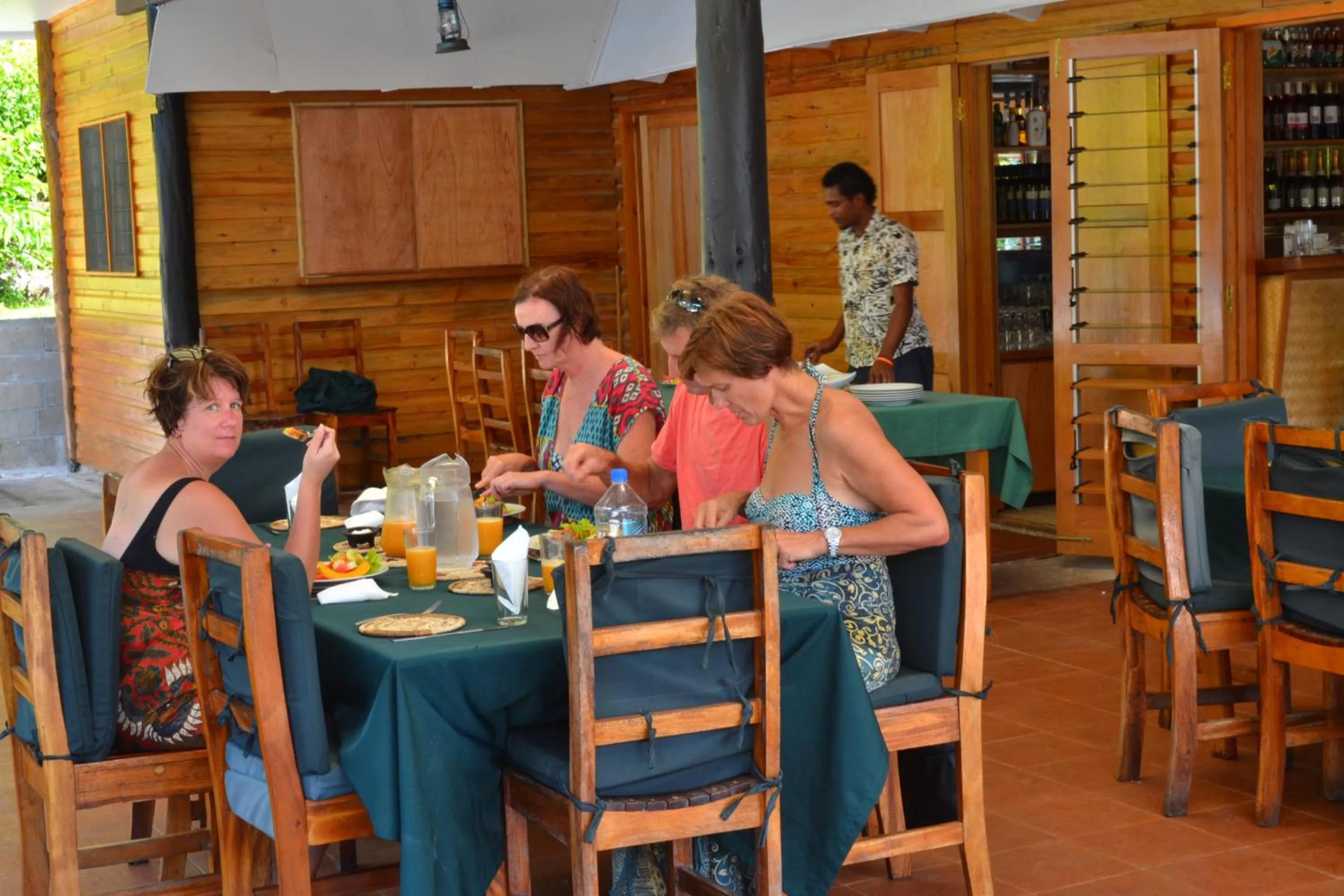 Restaurant/places to eat in Daku Resort