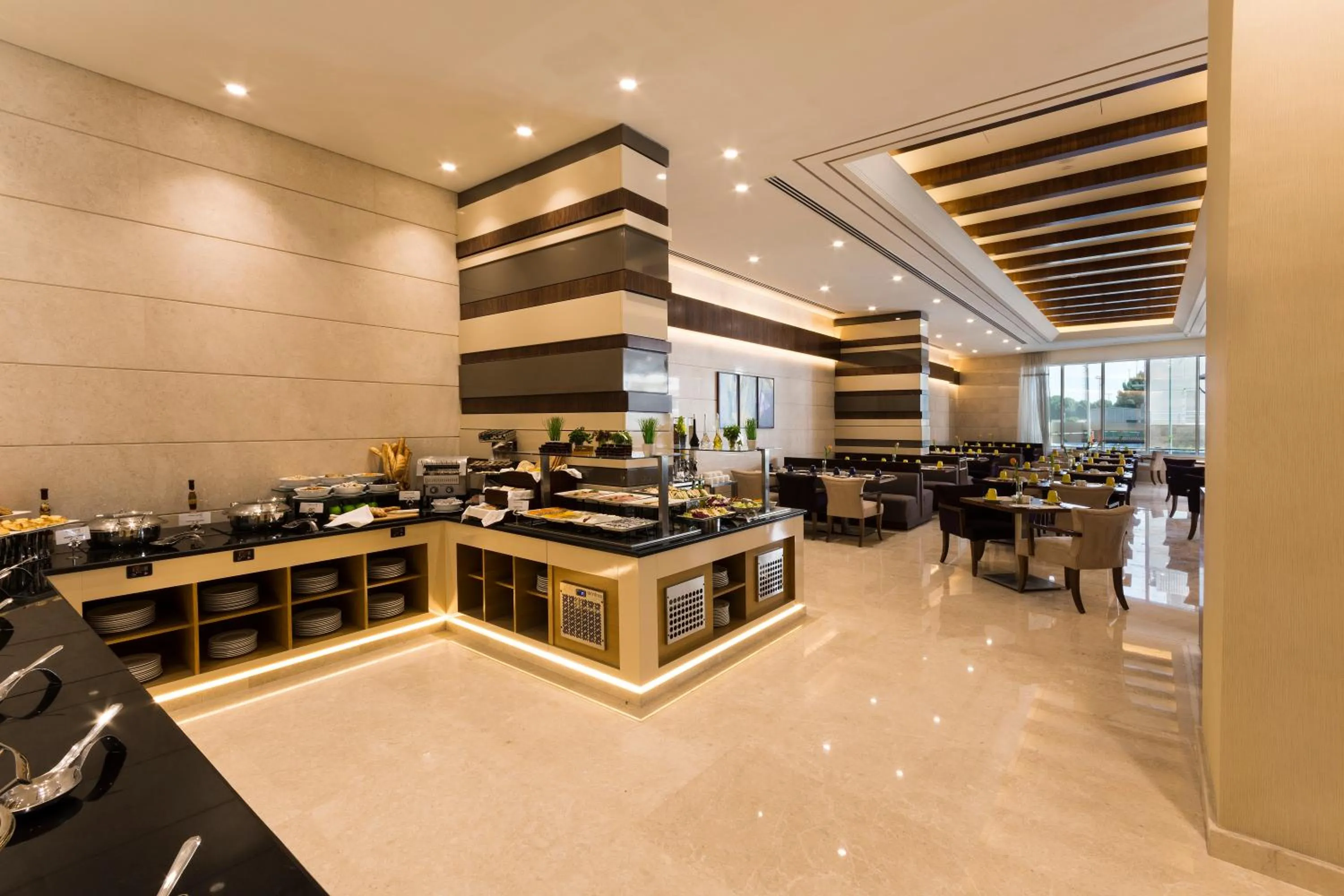 Restaurant/places to eat in Golden Tulip Media Hotel