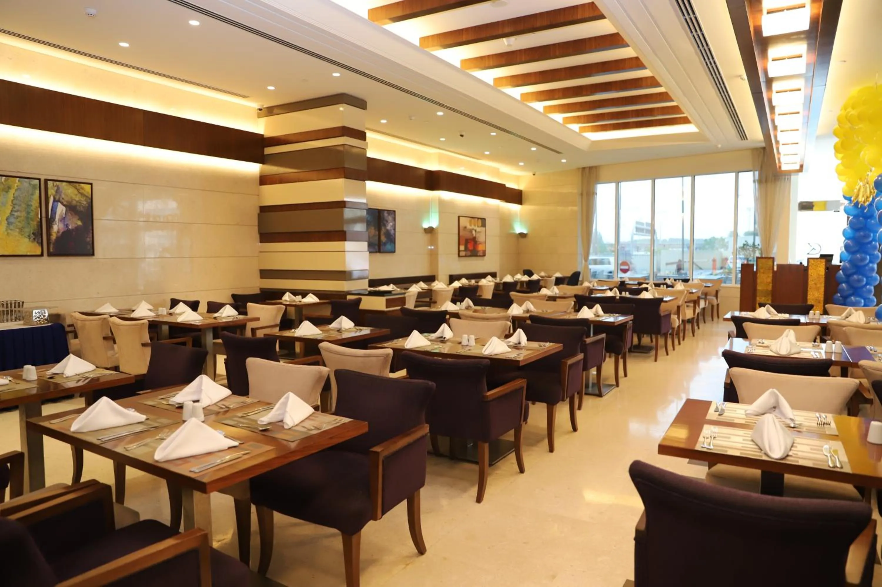 Restaurant/places to eat in Golden Tulip Media Hotel