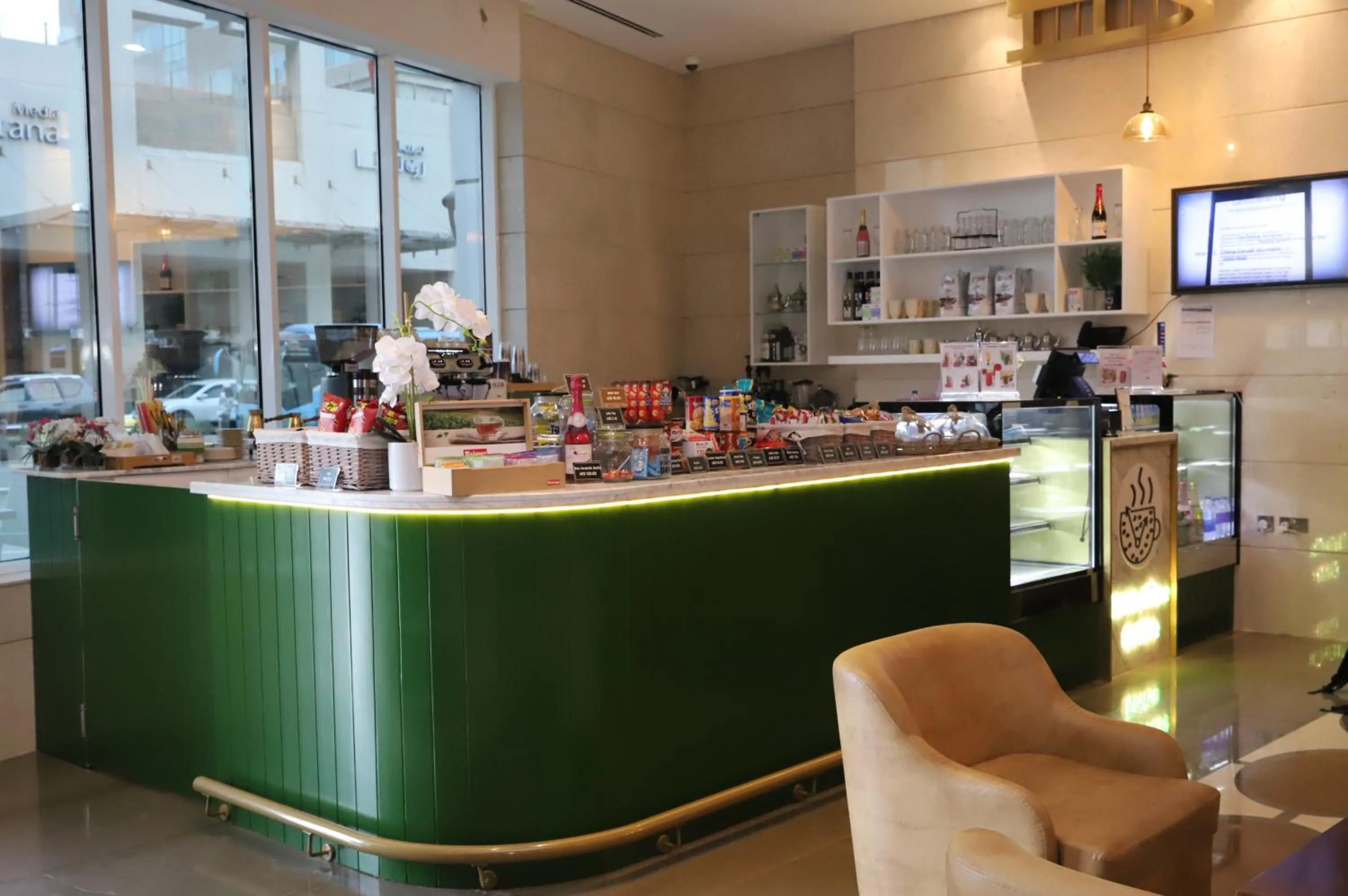 Coffee/tea facilities in Golden Tulip Media Hotel