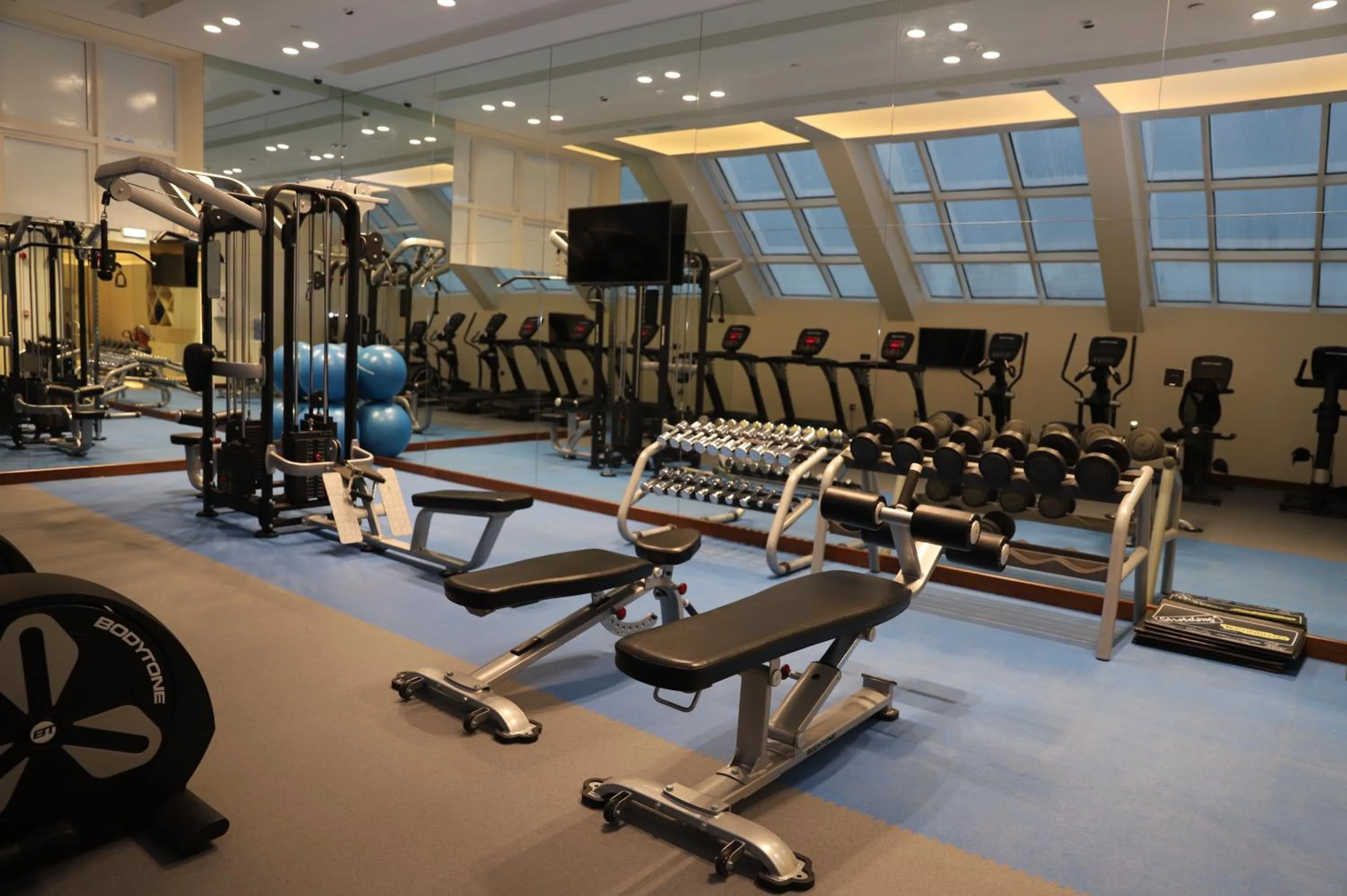 Fitness centre/facilities in Golden Tulip Media Hotel
