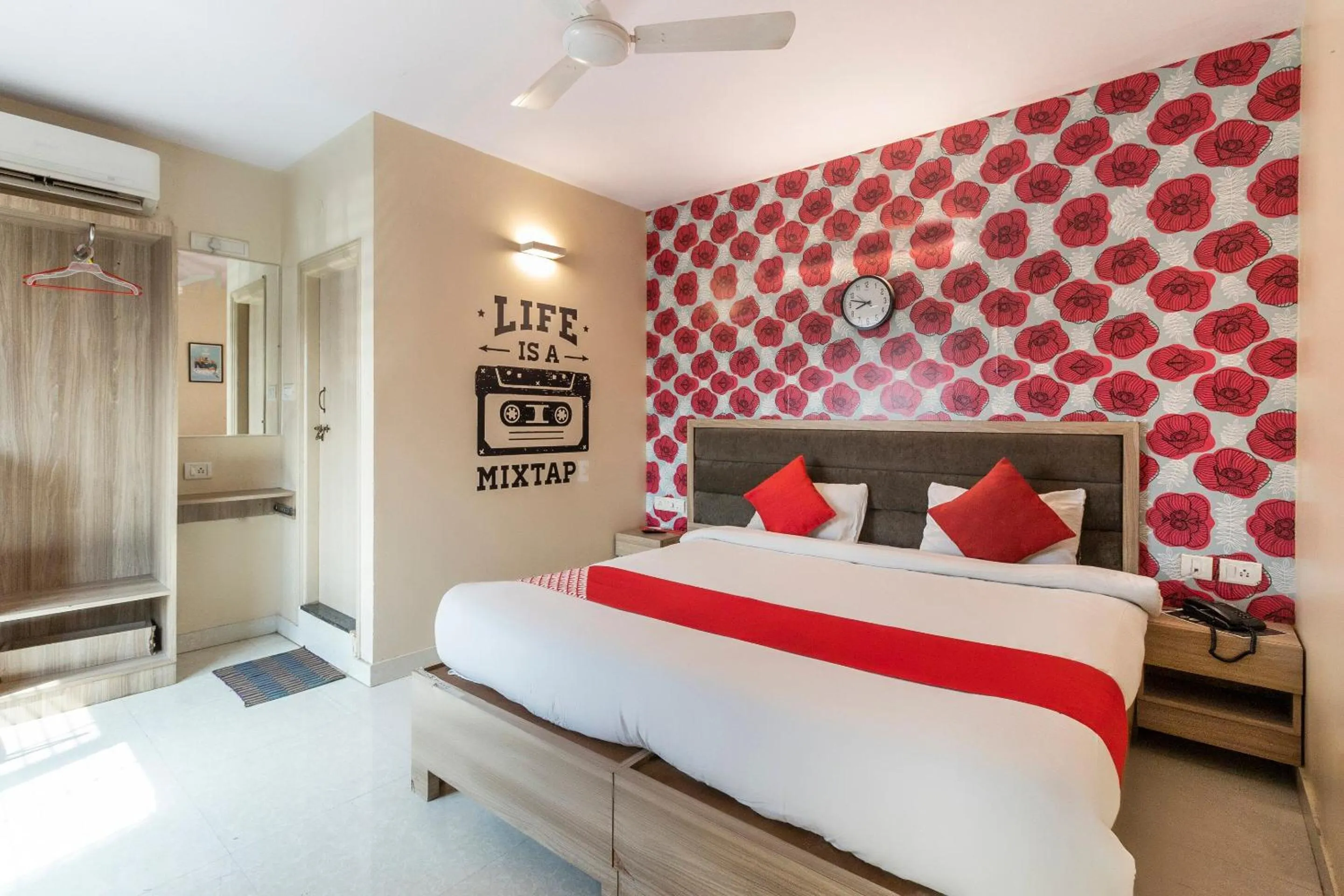 Bedroom, Bed in Hotel O Platinum Inn