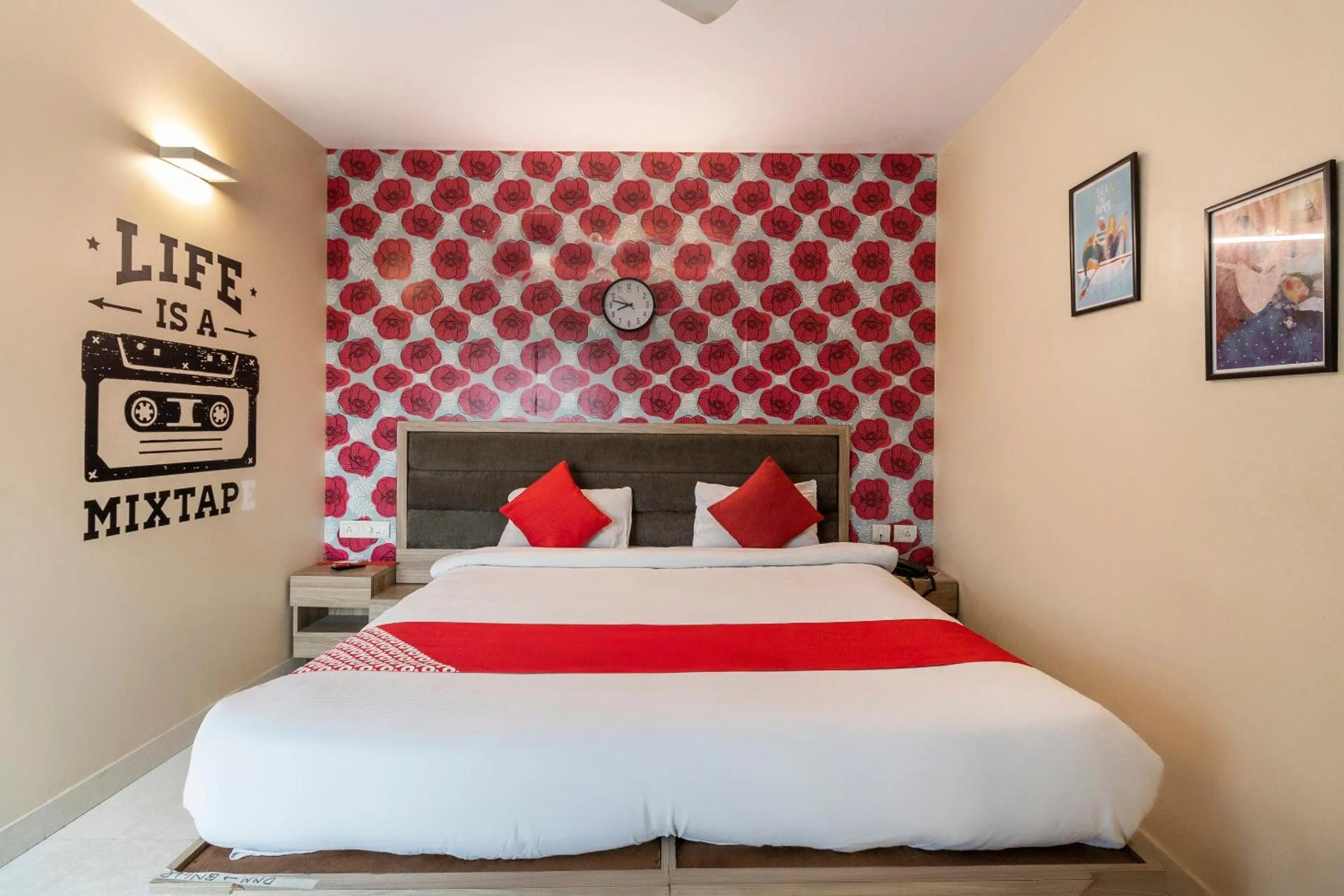 Bedroom, Bed in Hotel O Platinum Inn