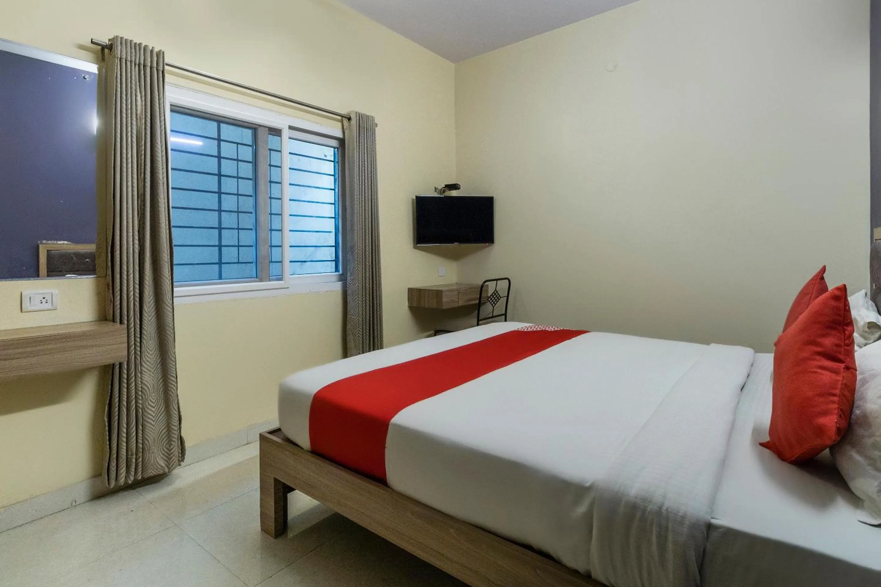 Bedroom, Bed in OYO 9605 Hotel Golden Inn