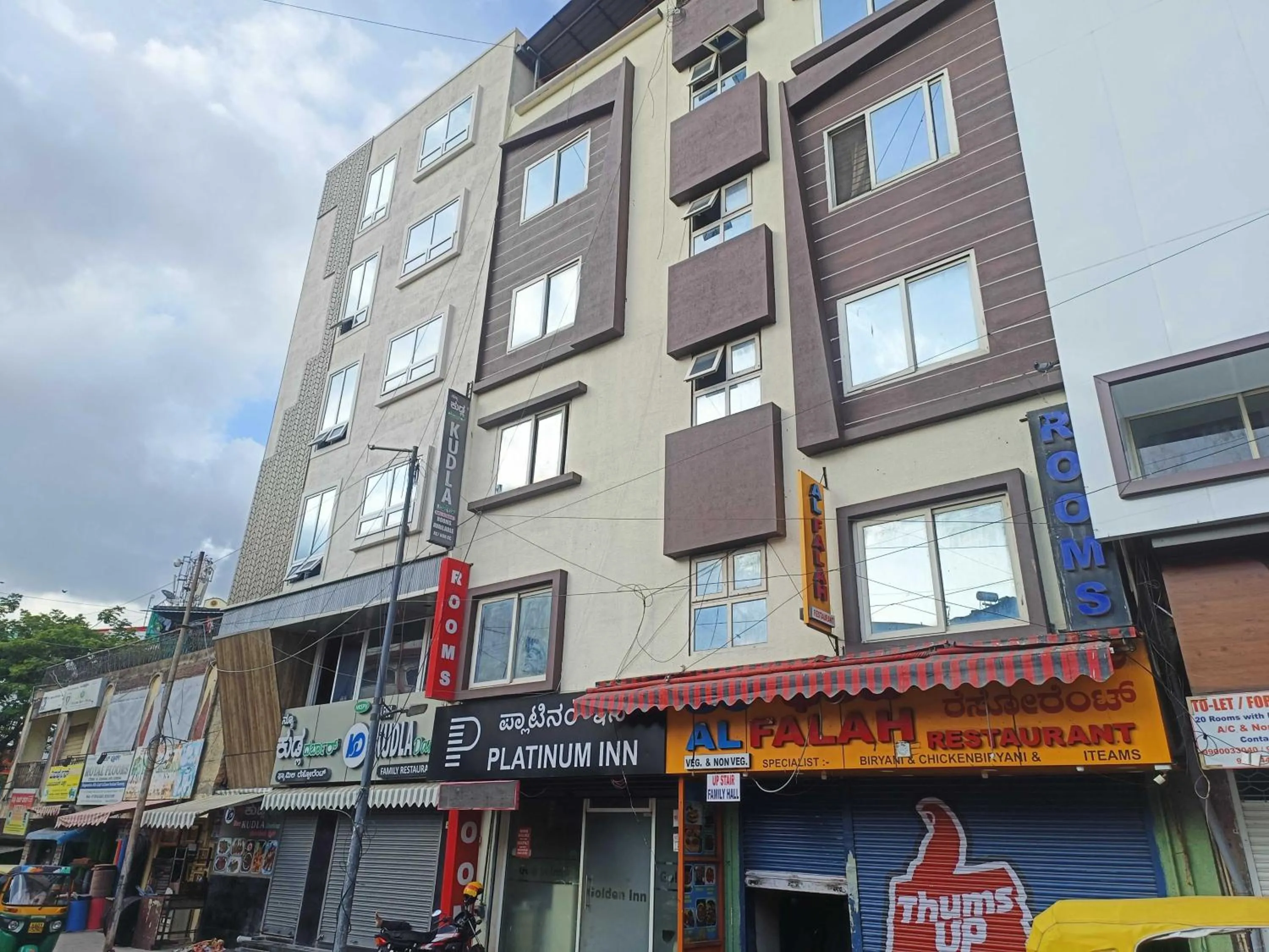 Facade/entrance in Hotel O Platinum Inn