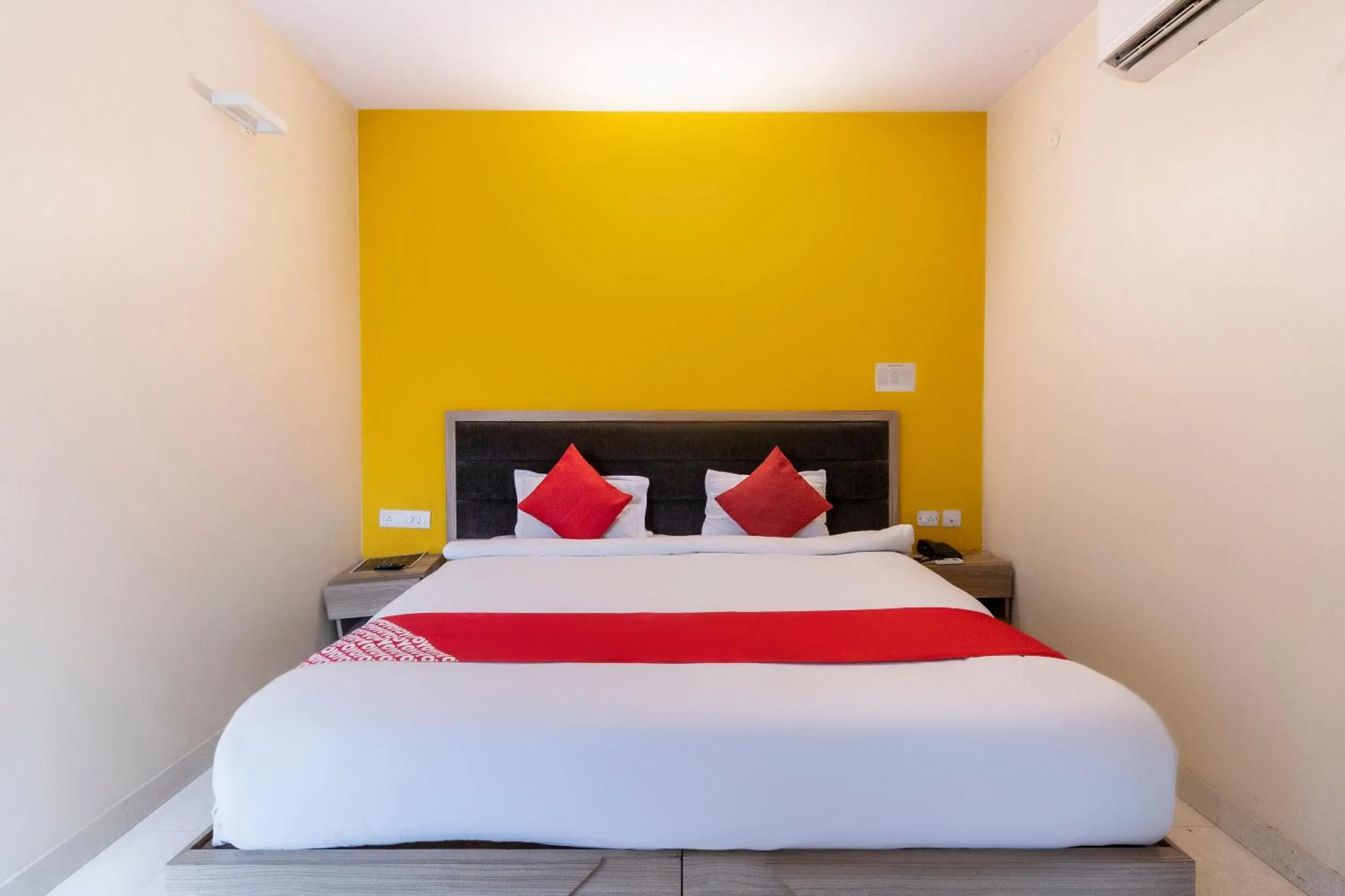 Bedroom, Bed in OYO 9605 Hotel Golden Inn