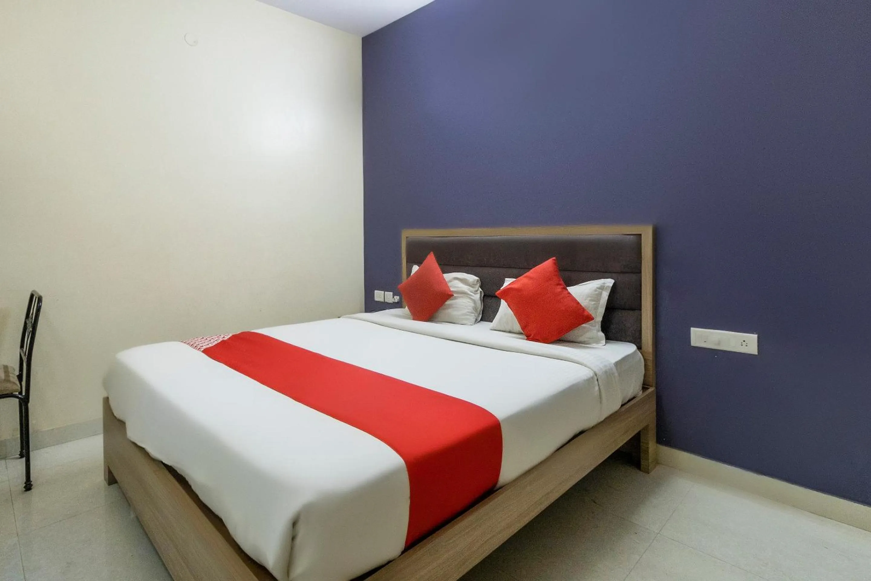 Bedroom, Bed in Hotel O Platinum Inn