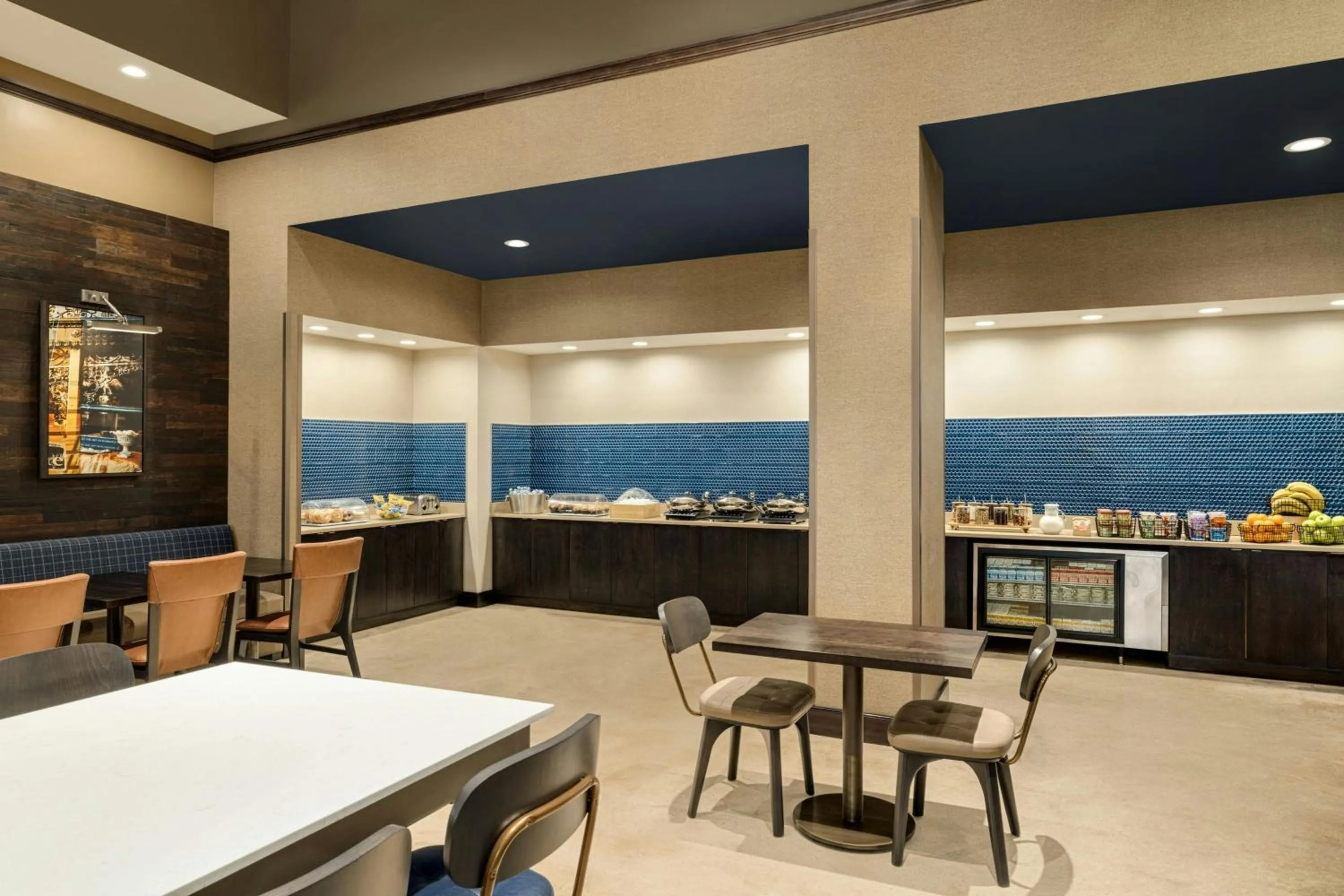 Breakfast in Fairfield Inn & Suites by Marriott New Orleans Downtown/French Quarter Area