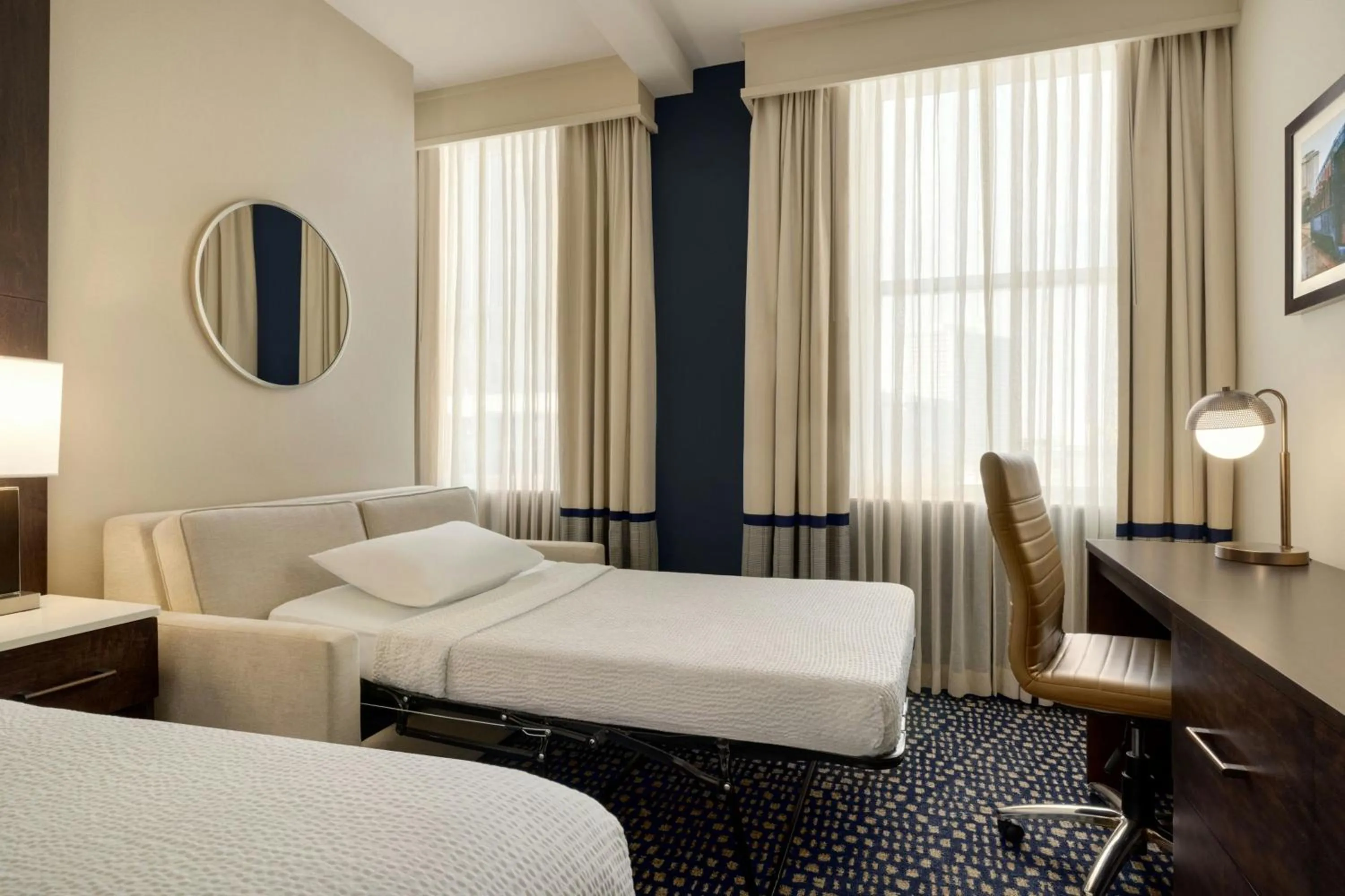 Photo of the whole room, Bed in Fairfield Inn & Suites by Marriott New Orleans Downtown/French Quarter Area