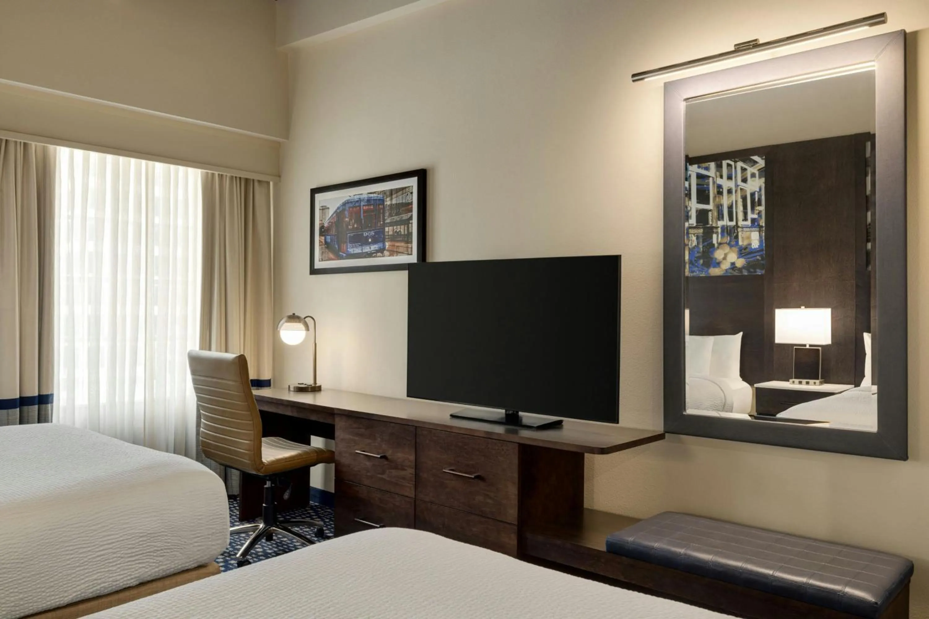 Photo of the whole room, Bed in Fairfield Inn & Suites by Marriott New Orleans Downtown/French Quarter Area