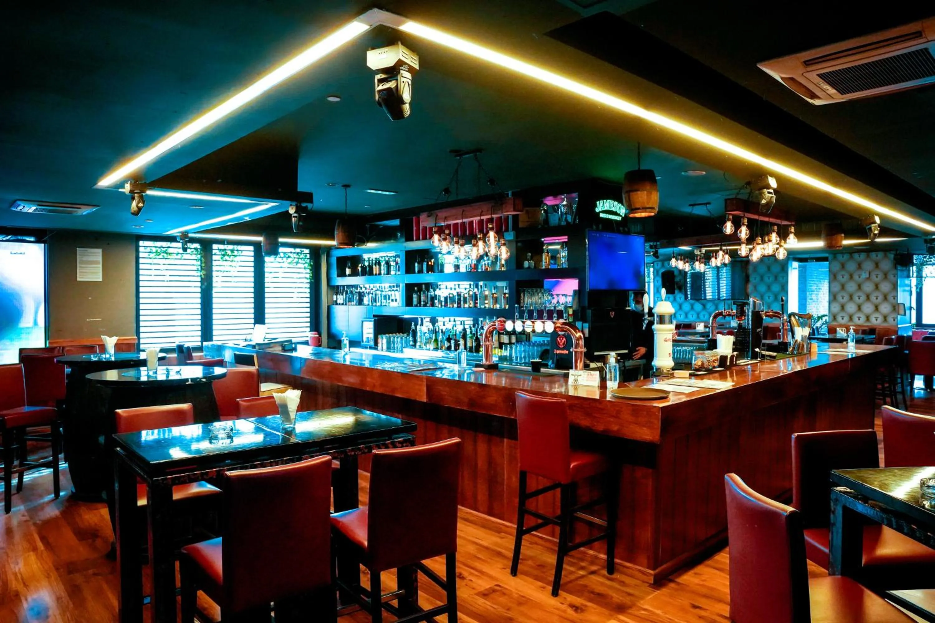 Restaurant/places to eat in Cristal Hotel Abu Dhabi