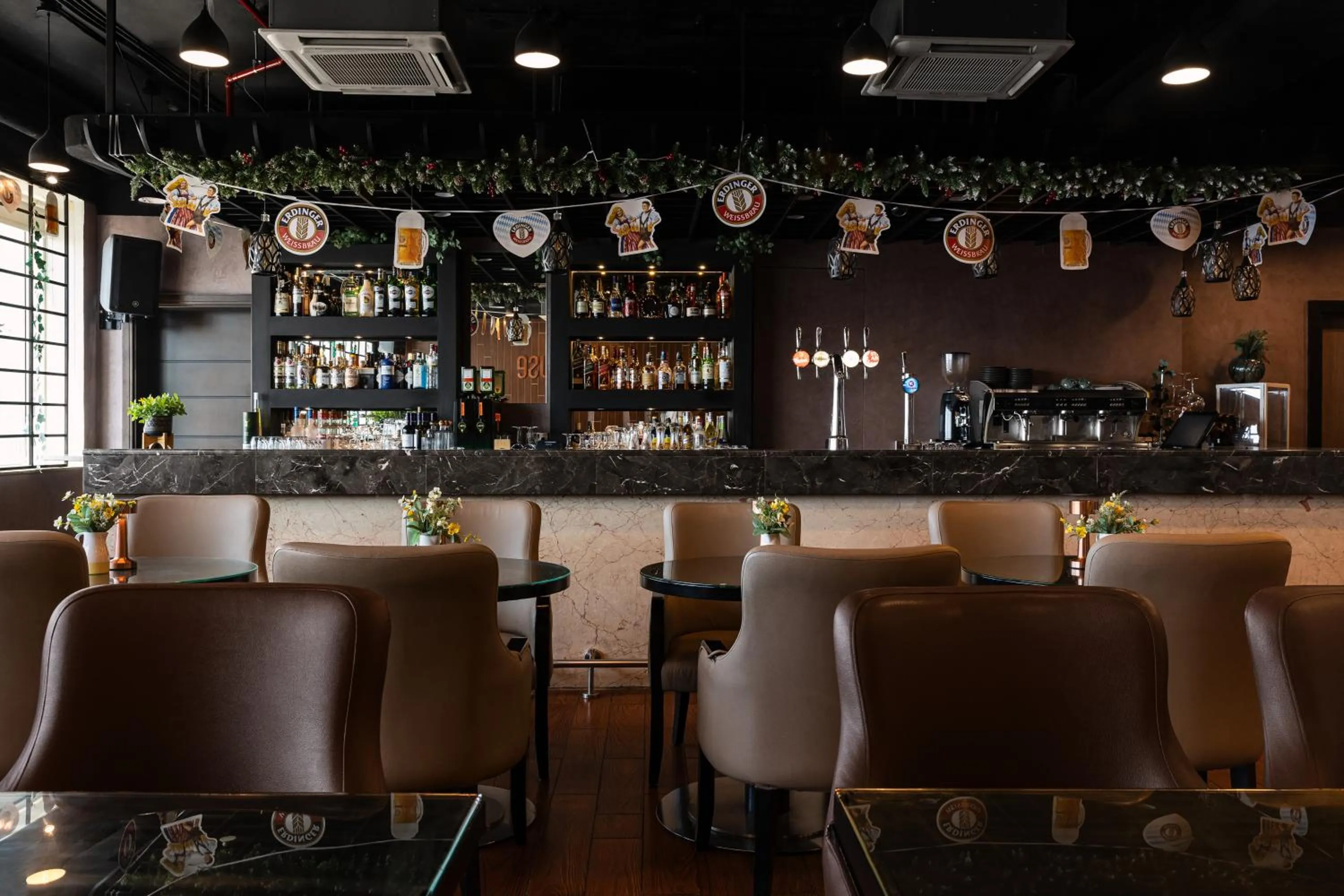 Restaurant/places to eat in Cristal Hotel Abu Dhabi