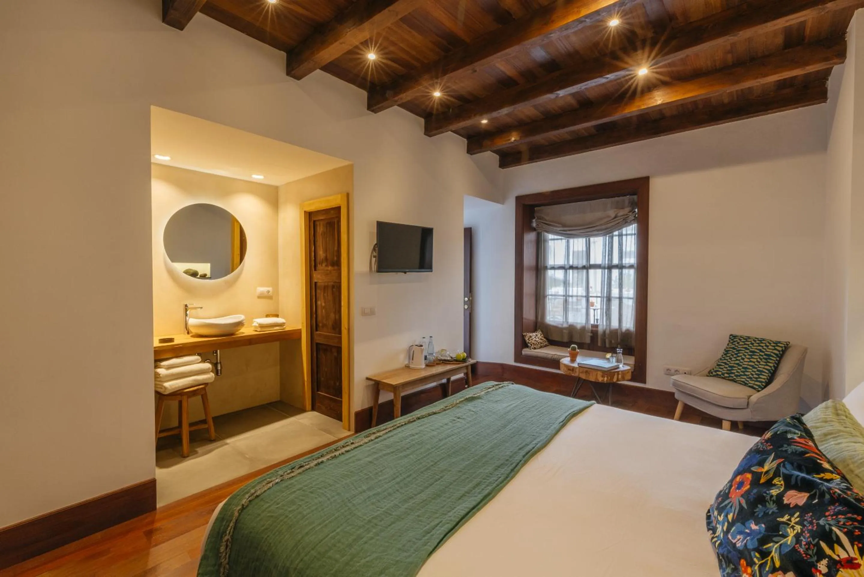 Photo of the whole room, Bed in Hotel Boutique Palacio Ico - Only Adults