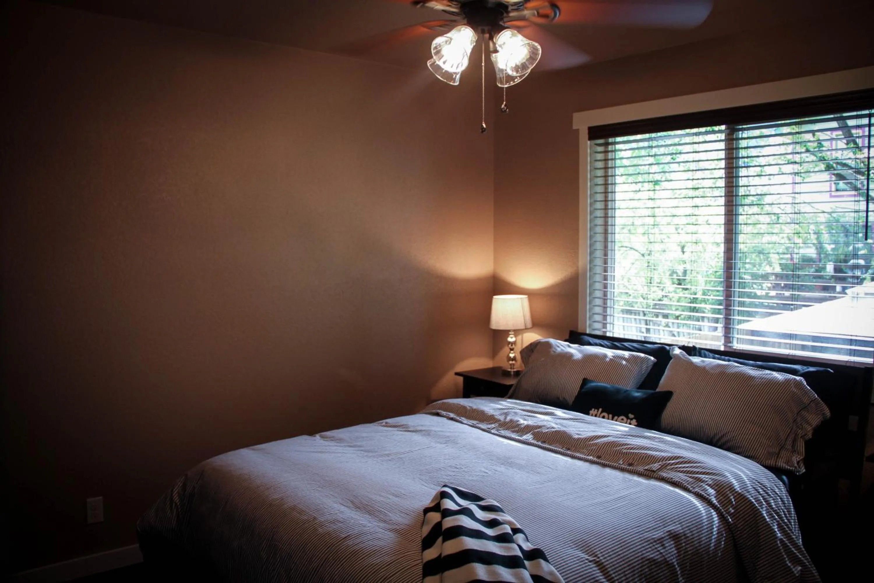 Bed in The 8th Street Retreat