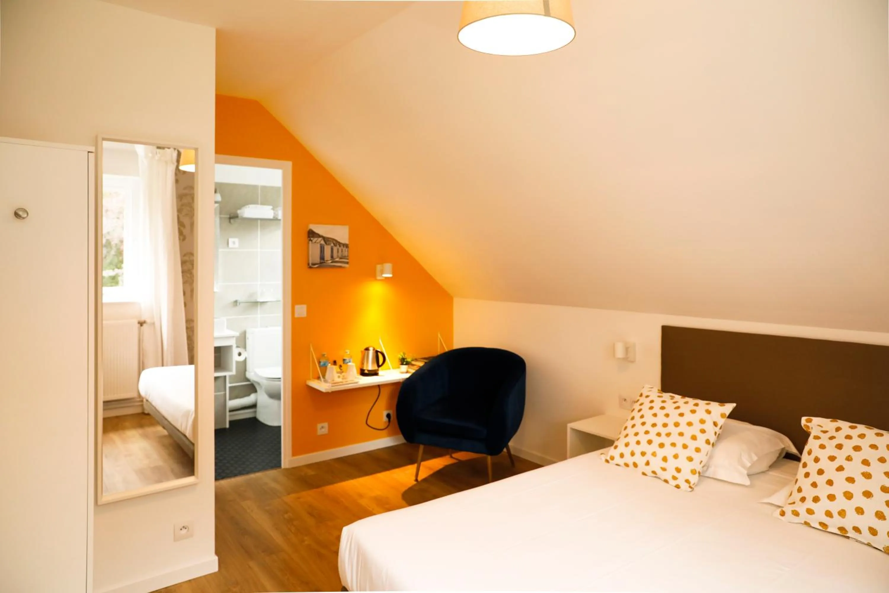 Photo of the whole room in La belle Monsoise