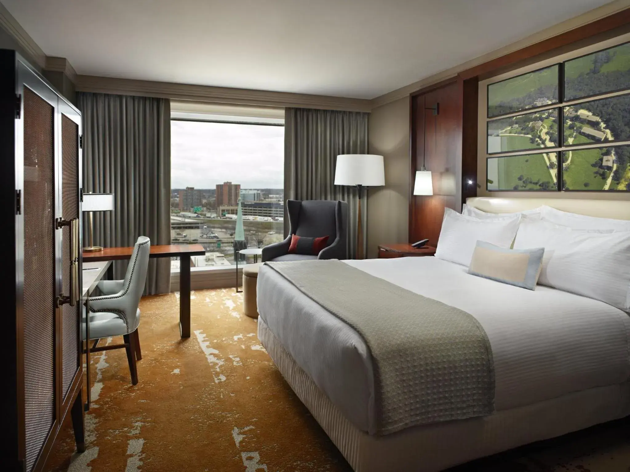 Deluxe King Room in Omni Louisville Hotel Deluxe King Room in Omni Louisville Hotel