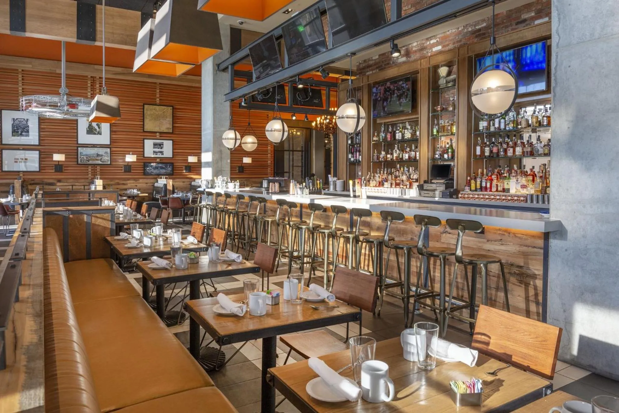 Restaurant/places to eat in Omni Louisville Hotel