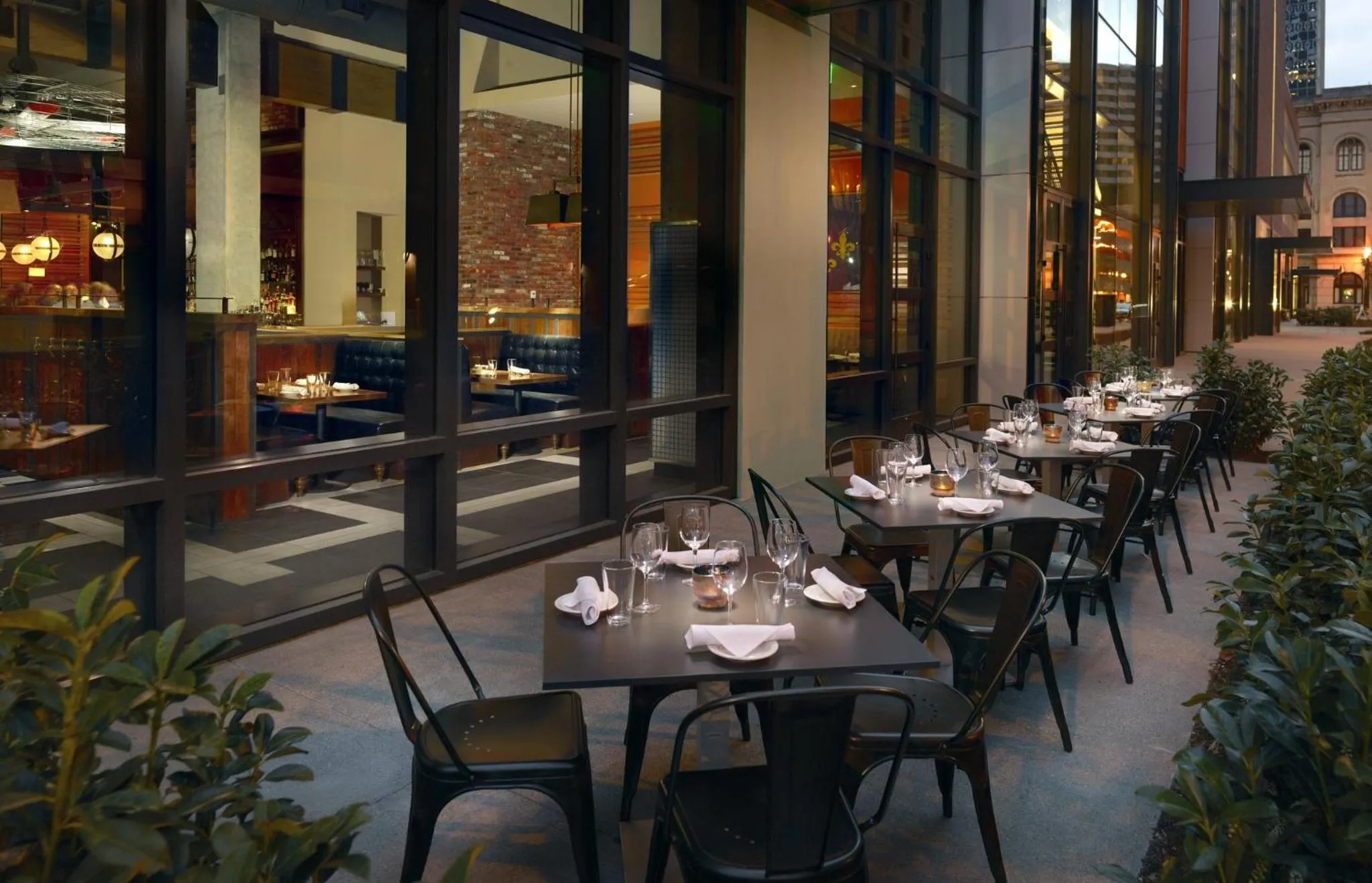 Restaurant/places to eat in Omni Louisville Hotel