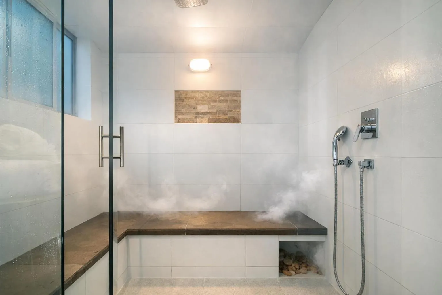 Steam room in Apartamentos Poblado Alejandría by HOUSY HOST