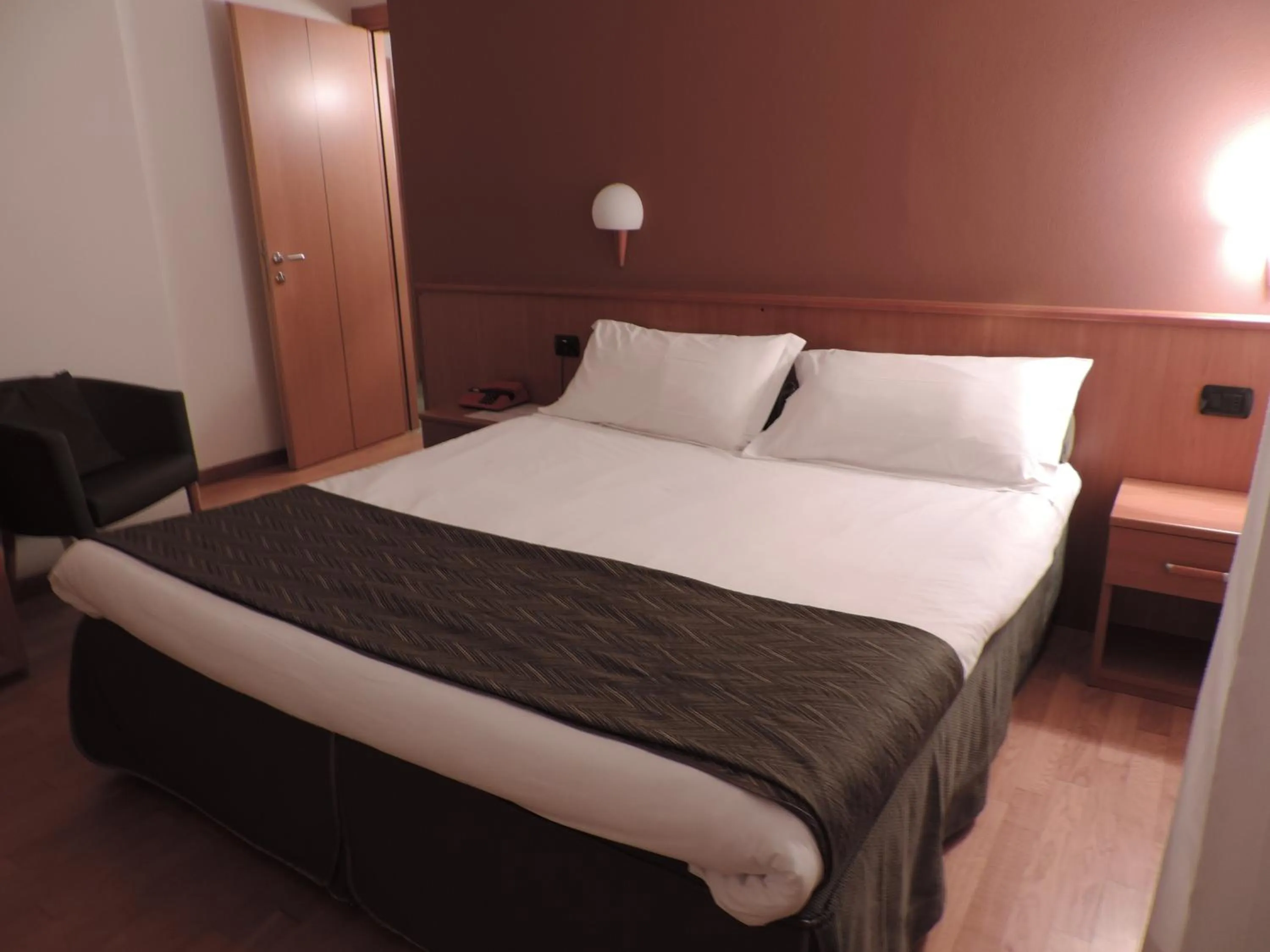 Photo of the whole room, Bed in Residence Pizzo Scalino