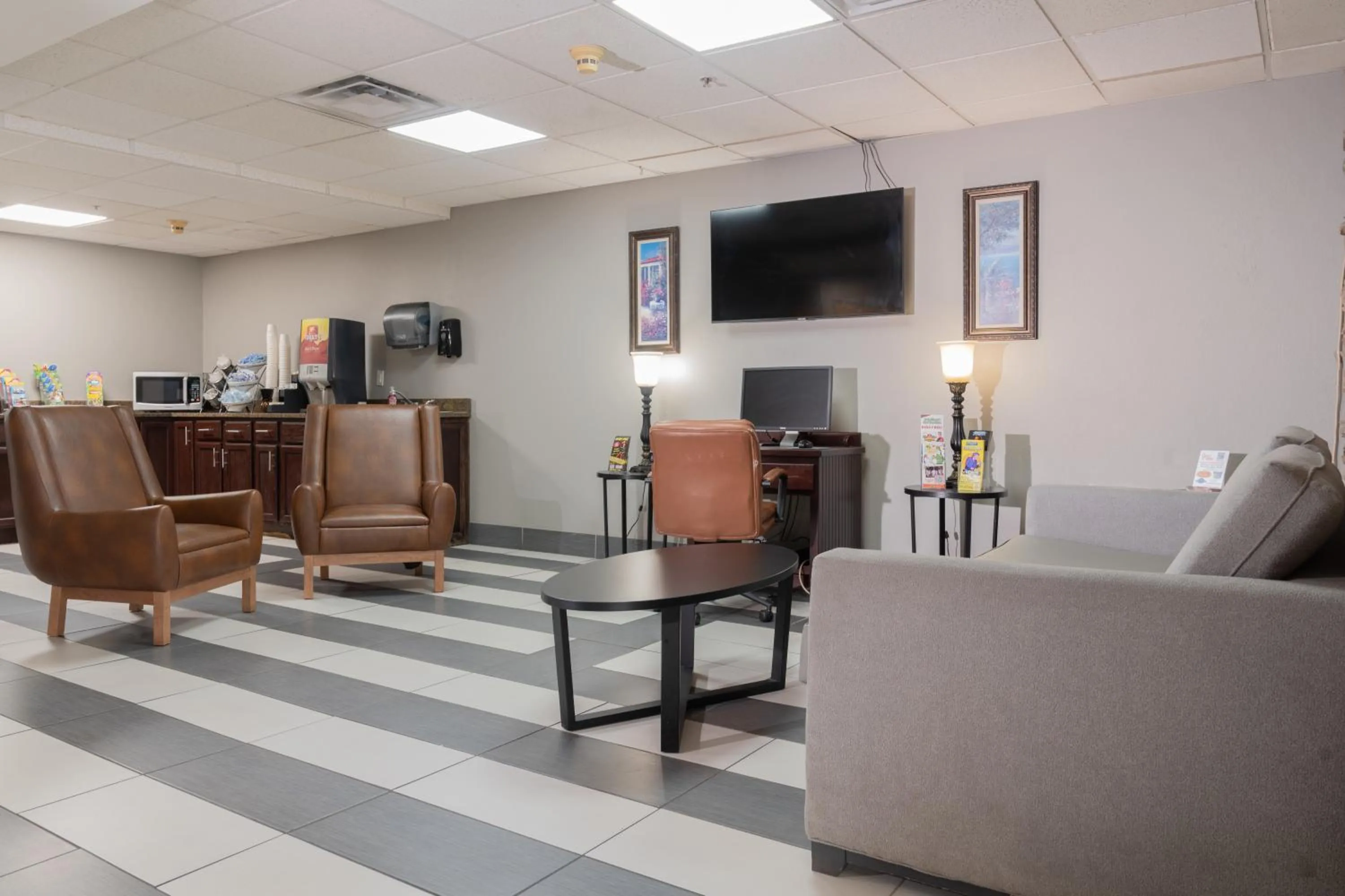 Lobby or reception in Microtel Inn & Suites by Wyndham Pigeon Forge