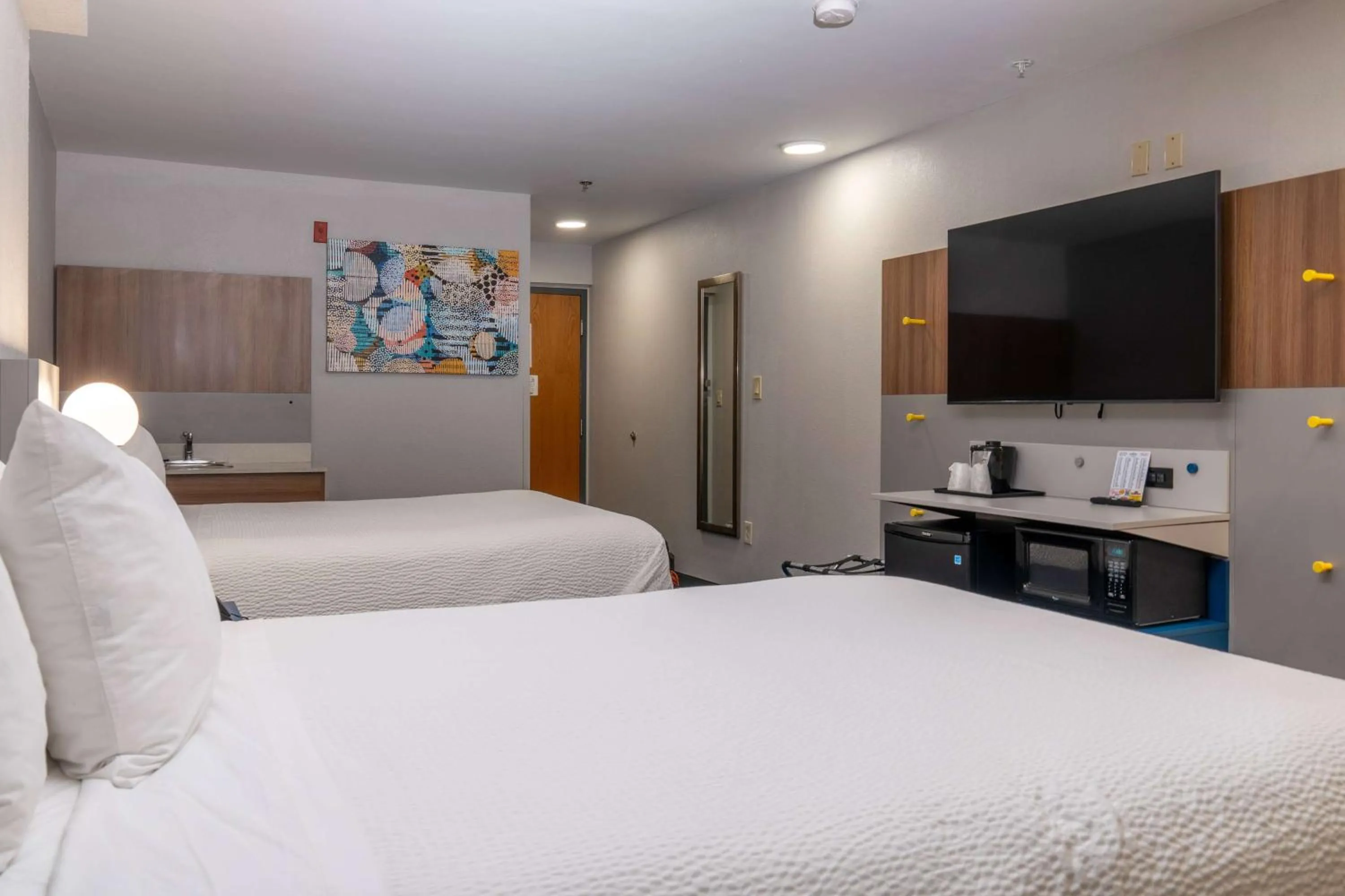 Bed in Microtel Inn & Suites by Wyndham Pigeon Forge