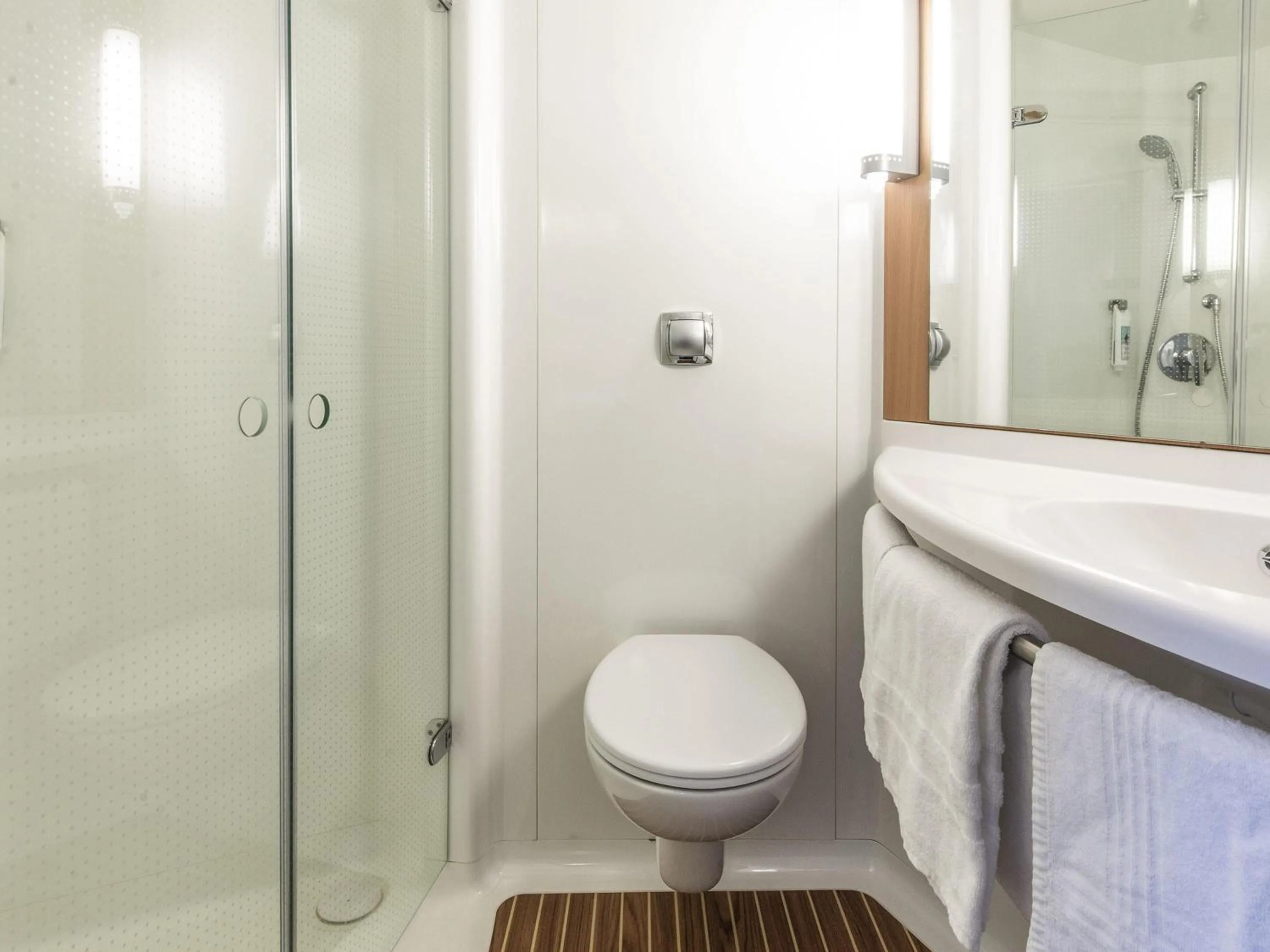 Bedroom in ibis Issoire