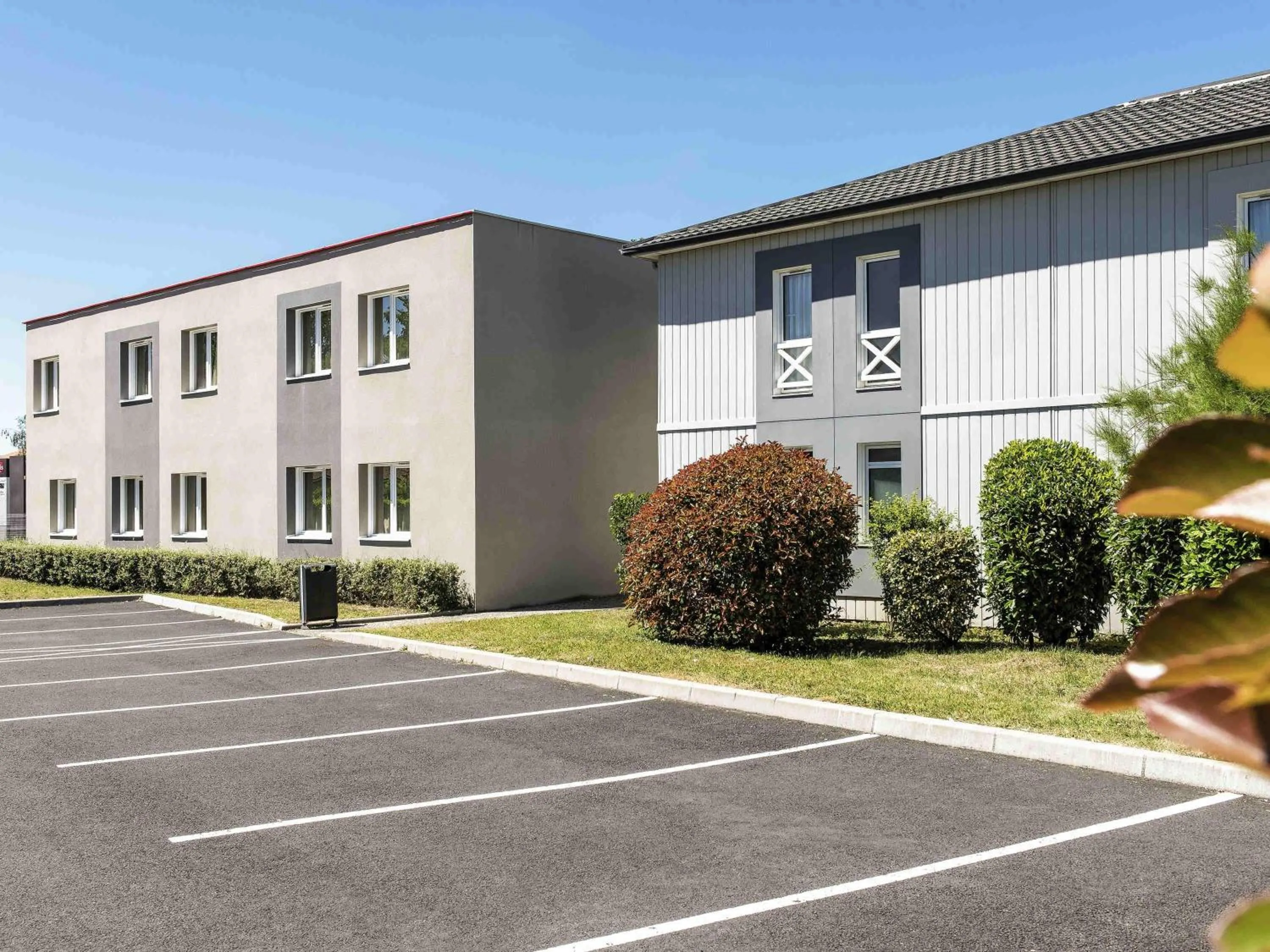 Property building in ibis Issoire